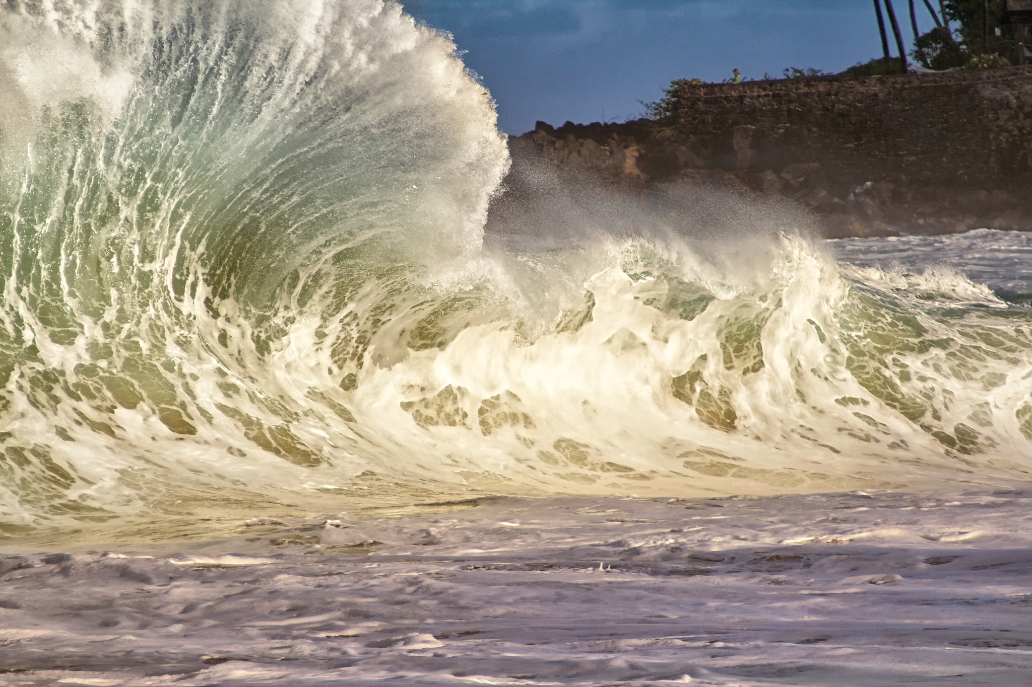 Canon EOS 550D (EOS Rebel T2i / EOS Kiss X4) + Canon EF 70-210mm f/4 sample photo. Crazy wave photography