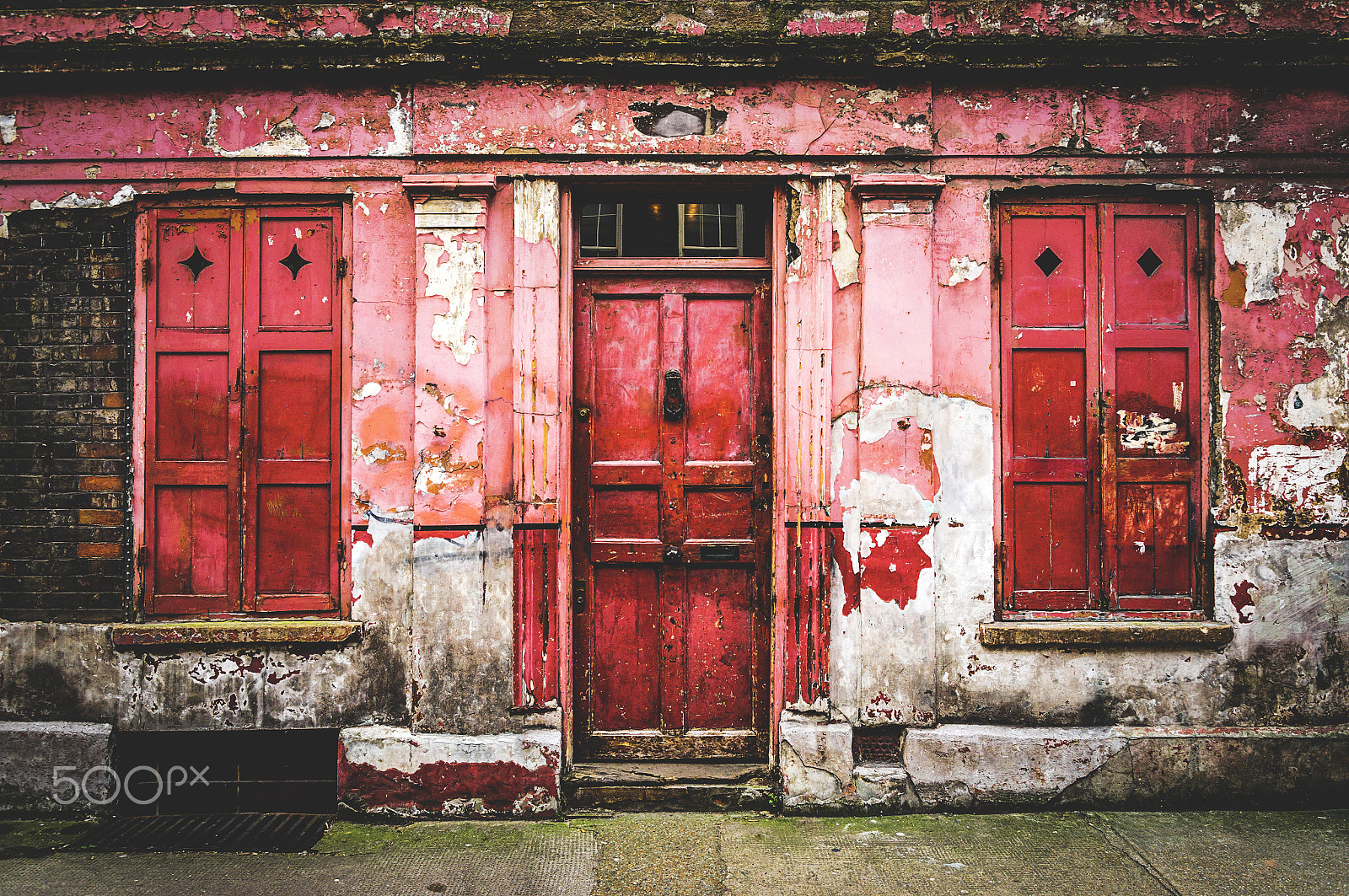 Sony Alpha DSLR-A580 sample photo. The red door photography