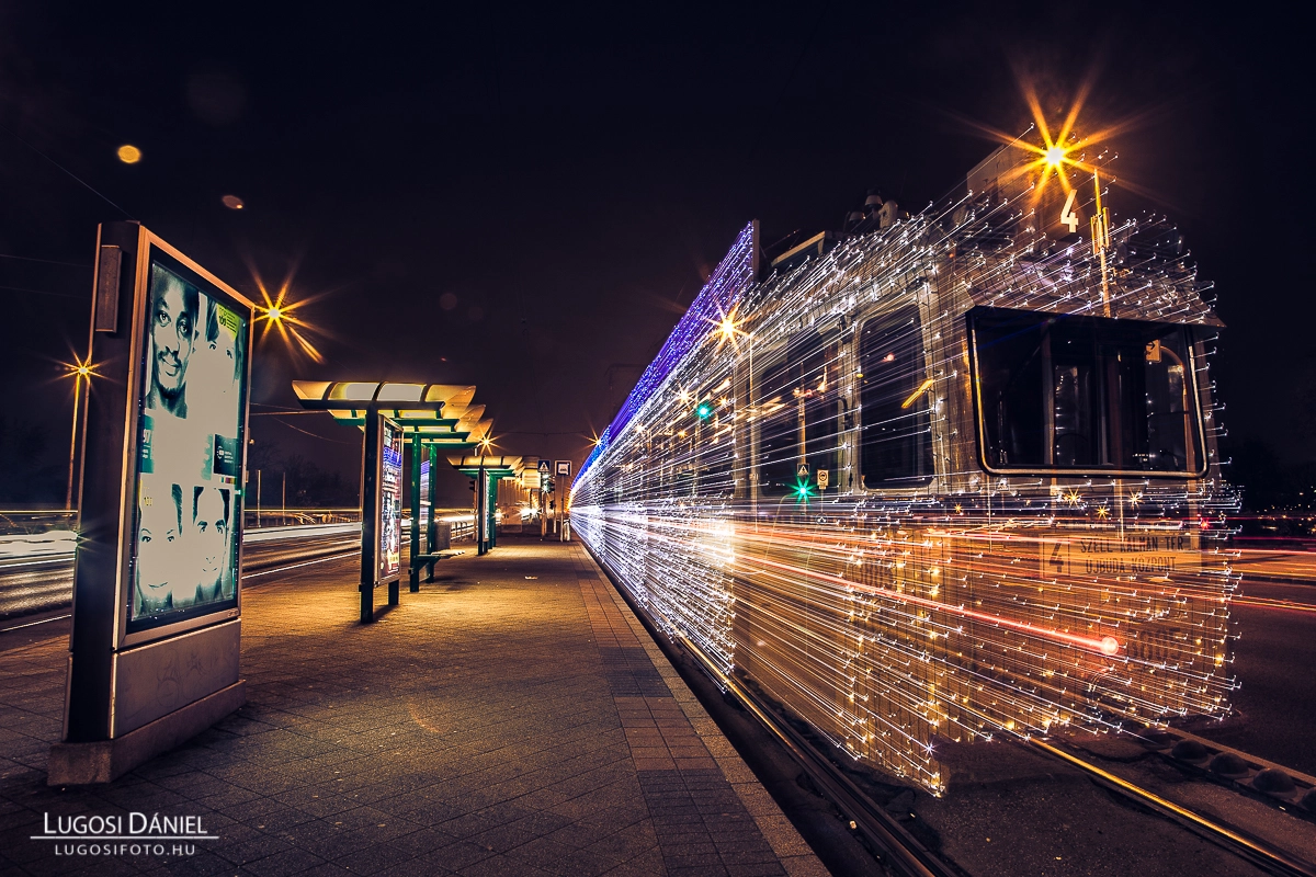 Canon EOS 5D Mark II + Tamron AF 19-35mm f/3.5-4.5 sample photo. Christmas tram photography