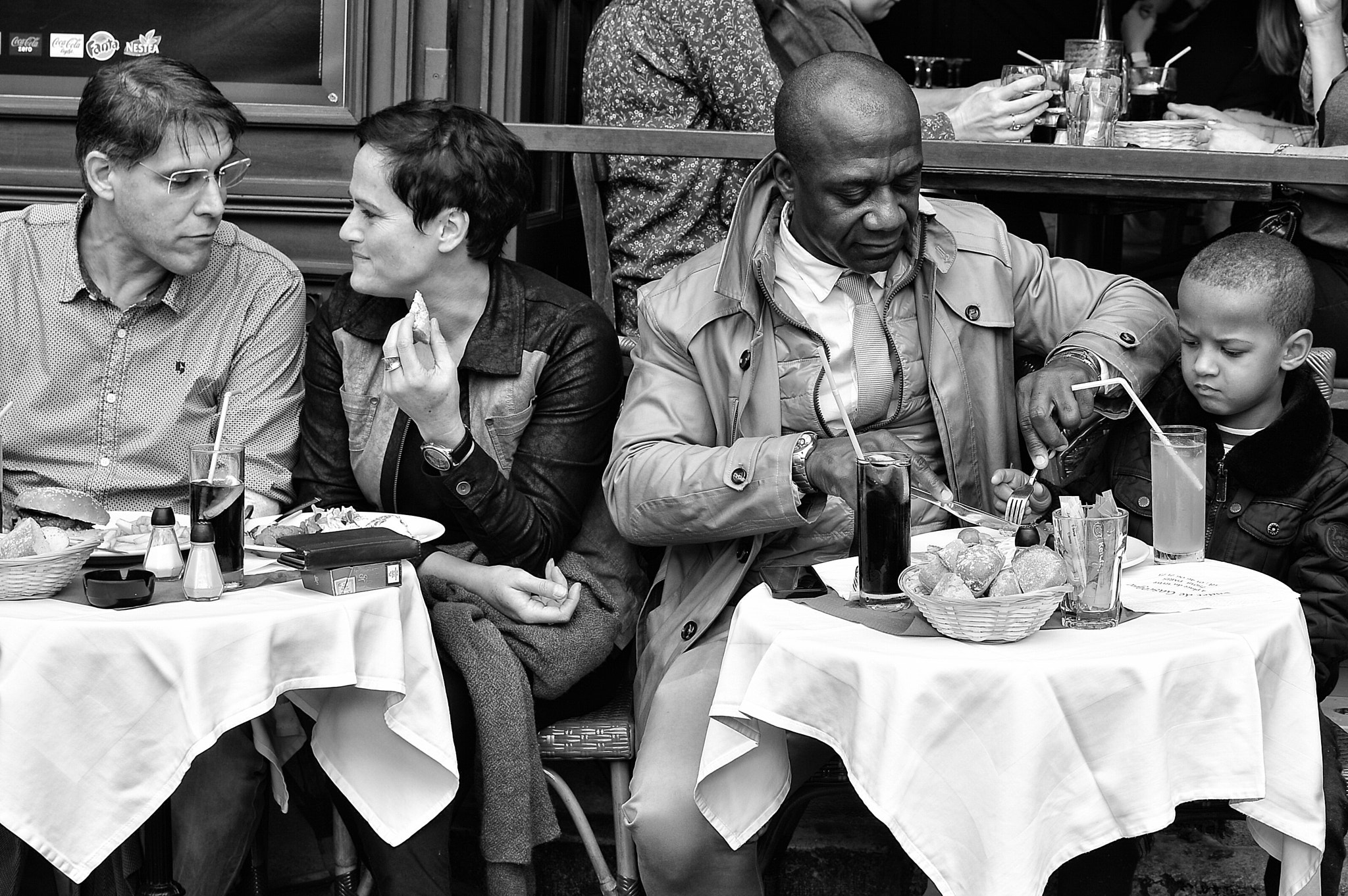 AF Zoom-Nikkor 28-105mm f/3.5-4.5D IF sample photo. Enjoying a terrace photography