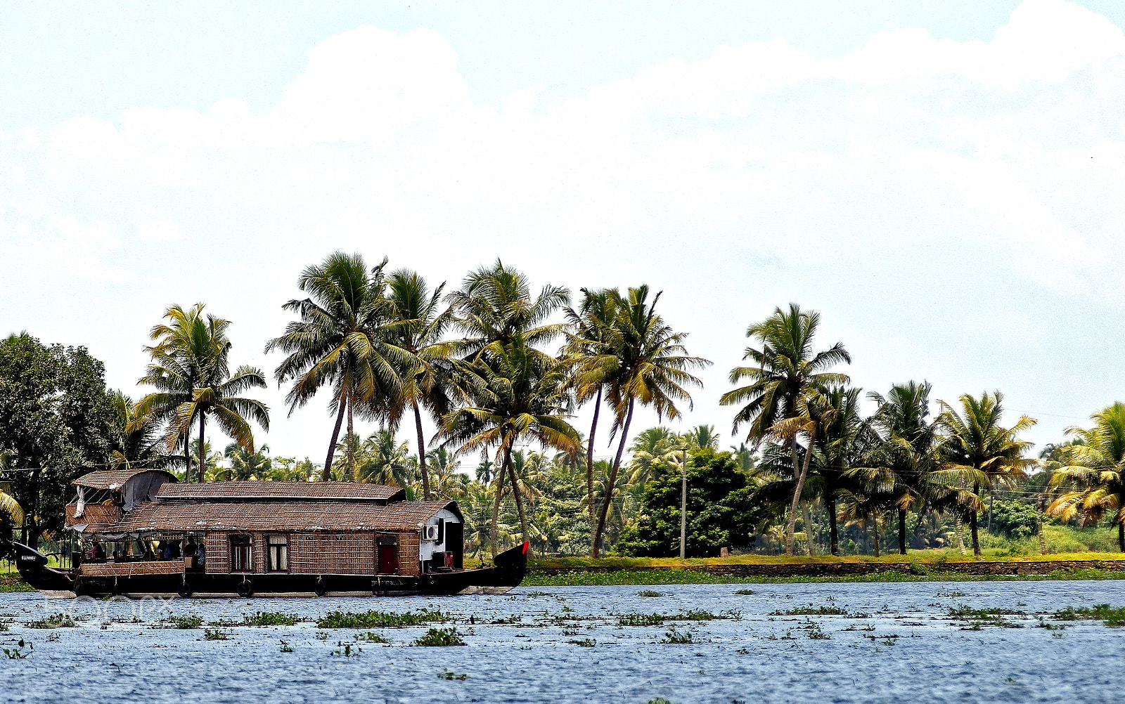 AF Zoom-Nikkor 80-200mm f/2.8 ED sample photo. Houseboat photography