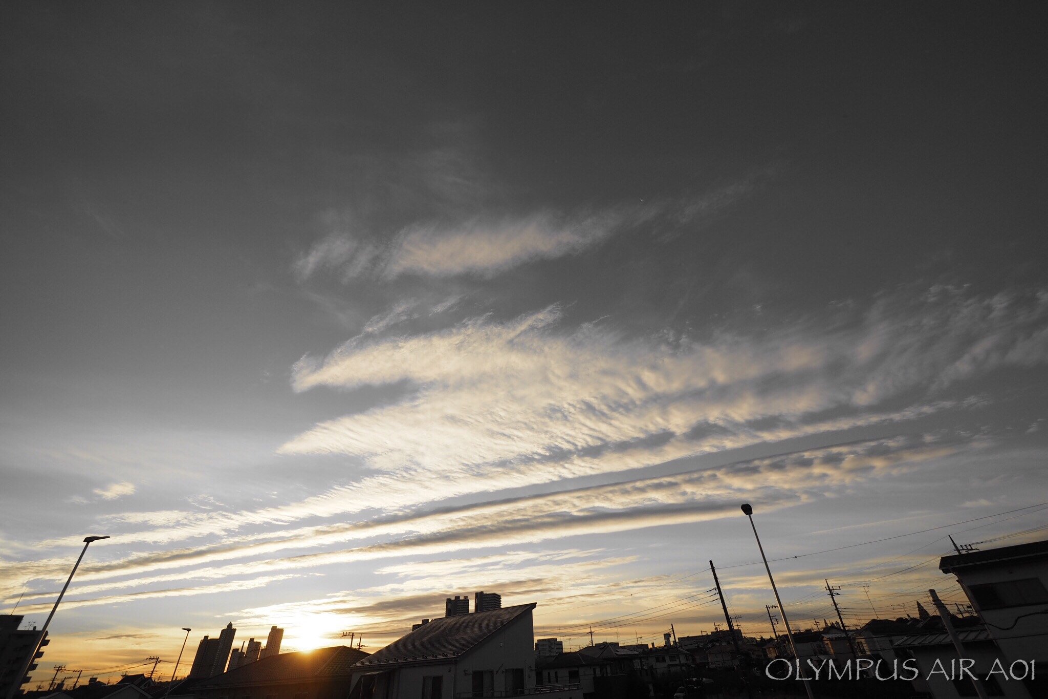 Olympus Air A01 sample photo. Three straight clouds at sunrise photography