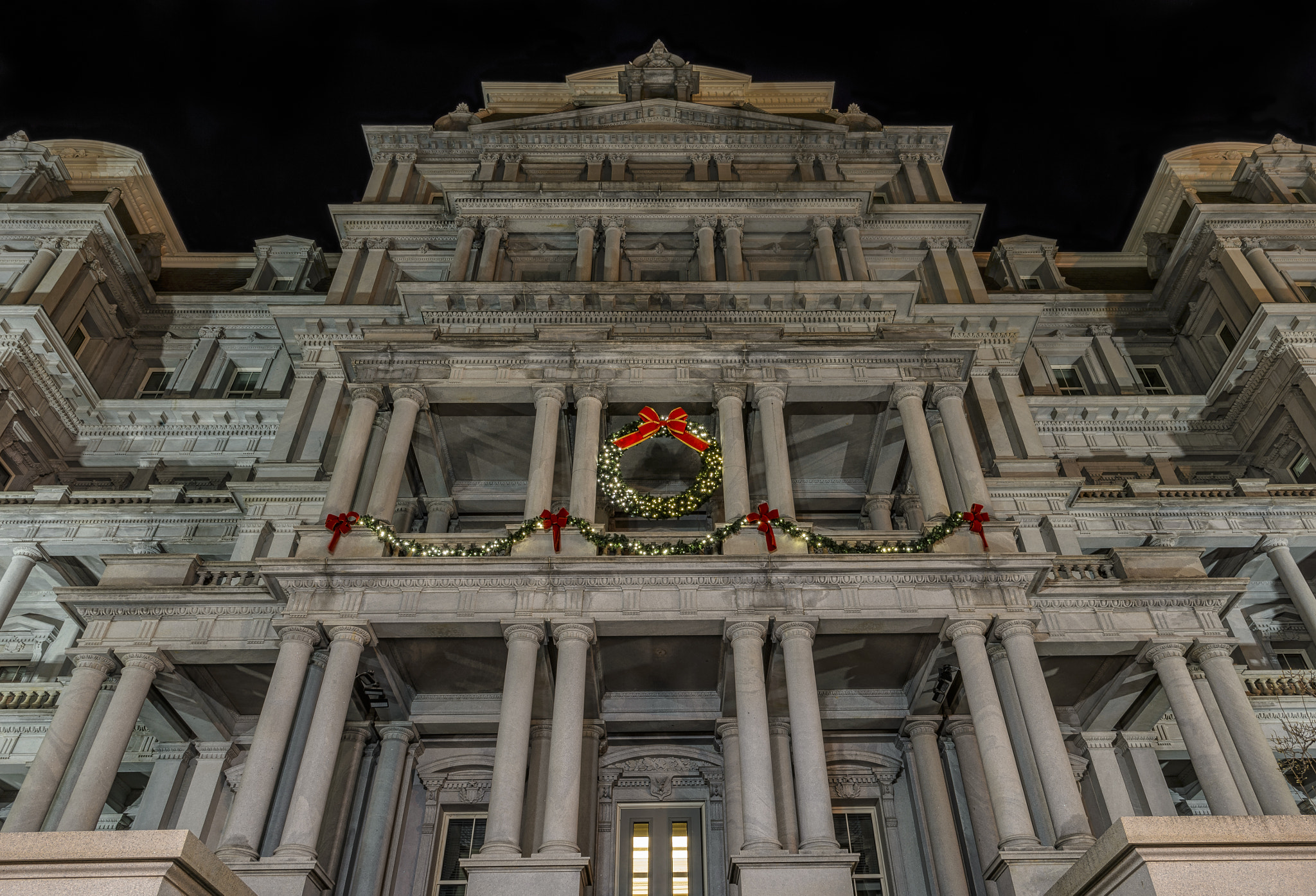 Nikon AF-S Nikkor 24-70mm F2.8E ED VR sample photo. Just a dash of christmas photography