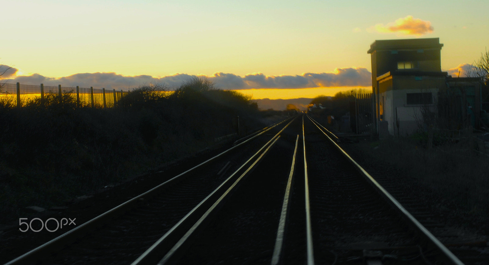 Nikon D2Xs + Nikon AF-S Nikkor 35mm F1.4G sample photo. Heading west photography