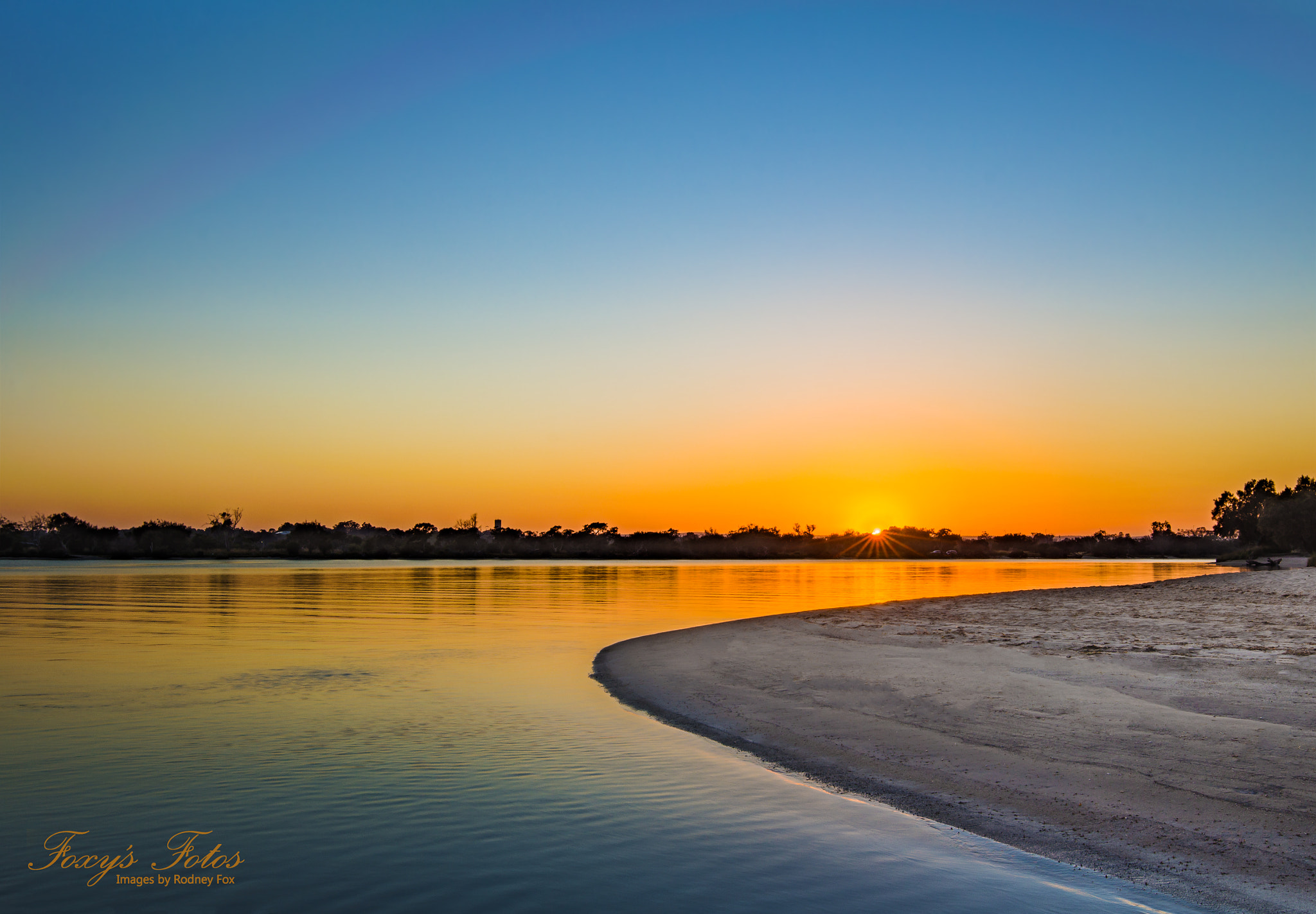 Canon EOS 600D (Rebel EOS T3i / EOS Kiss X5) + Canon EF 16-35mm F4L IS USM sample photo. Pelican point sunrise photography