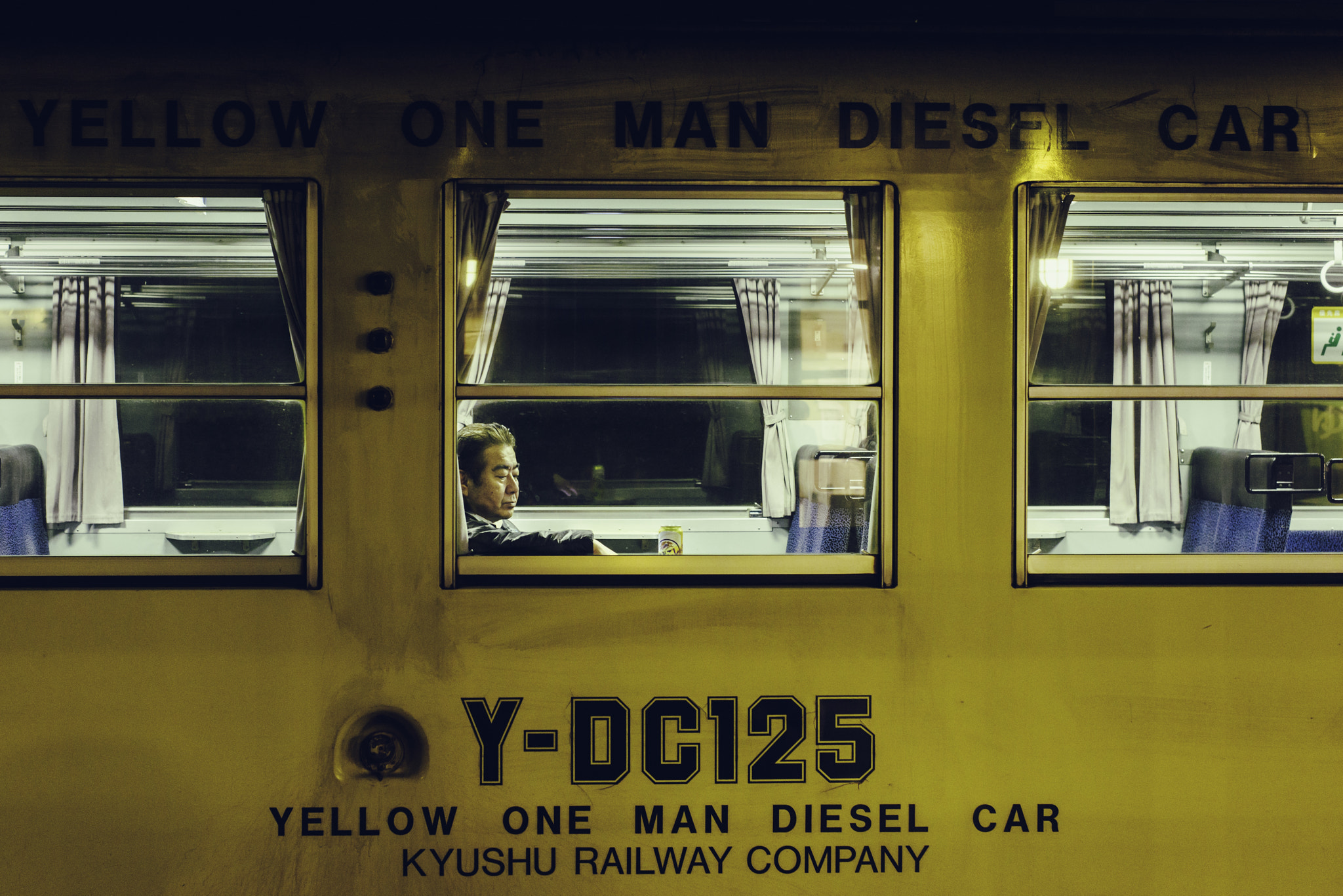 ZEISS Otus 55mm F1.4 sample photo. One man beer photography