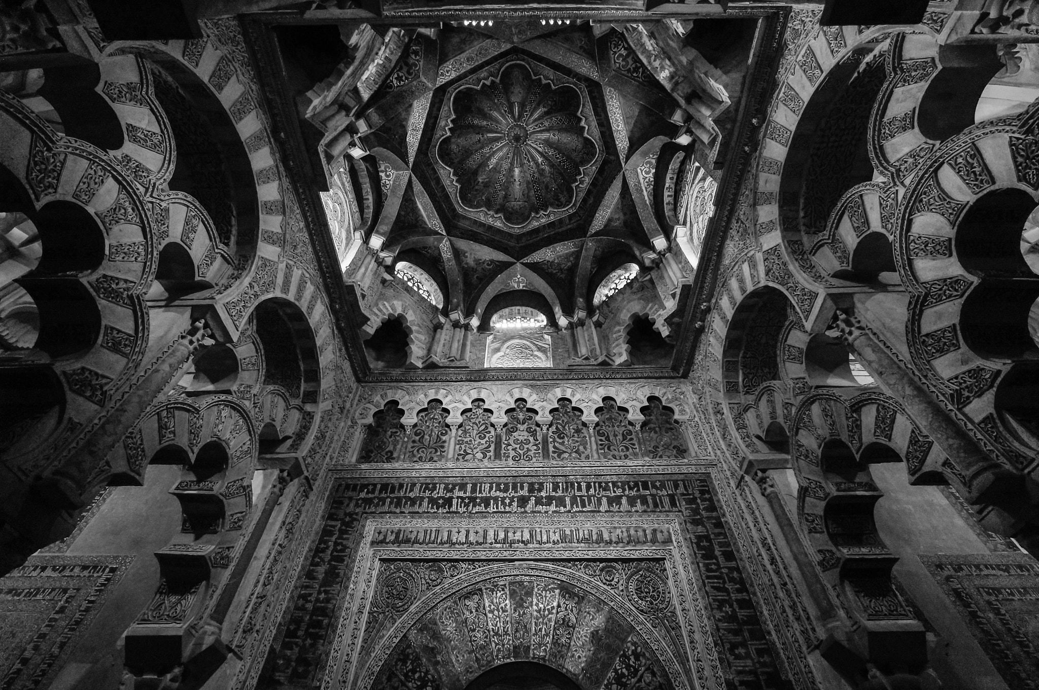 Sony Alpha NEX-F3 + Sony E 10-18mm F4 OSS sample photo. Mezquita. córdoba. photography