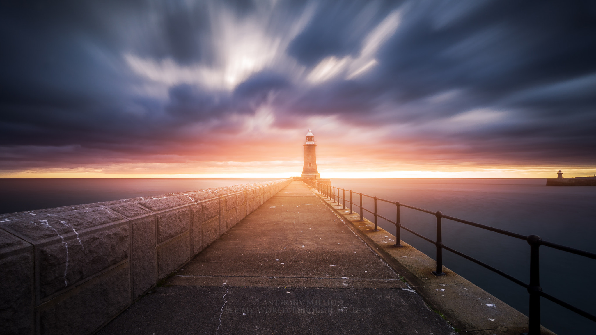 Sony a7 + Sony E 10-18mm F4 OSS sample photo. Follow the light photography