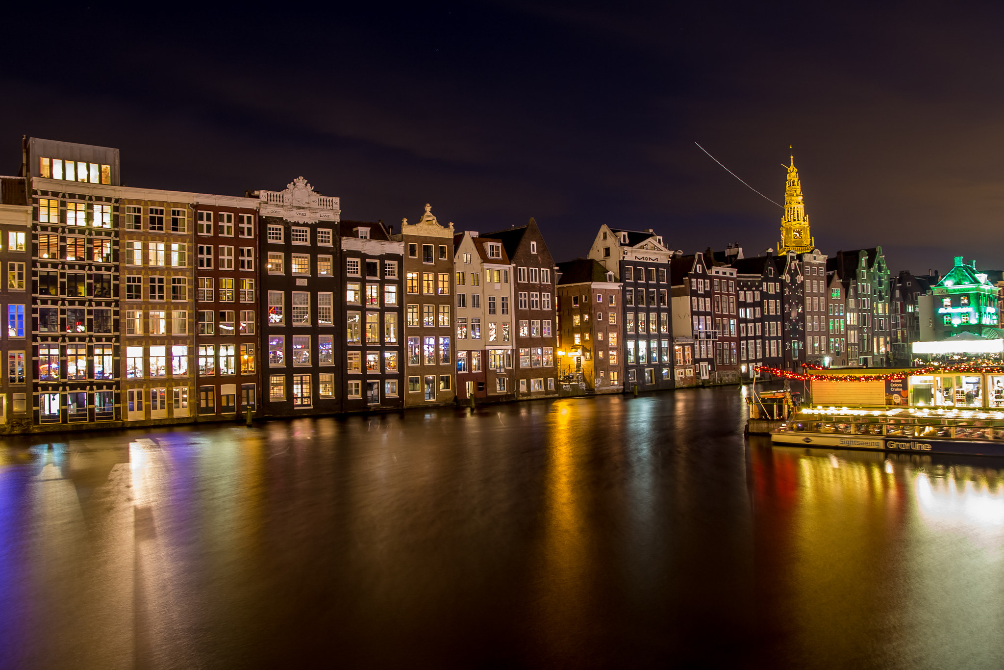 Sigma 17-70mm F2.8-4 DC Macro OS HSM sample photo. Damrak amsterdam photography
