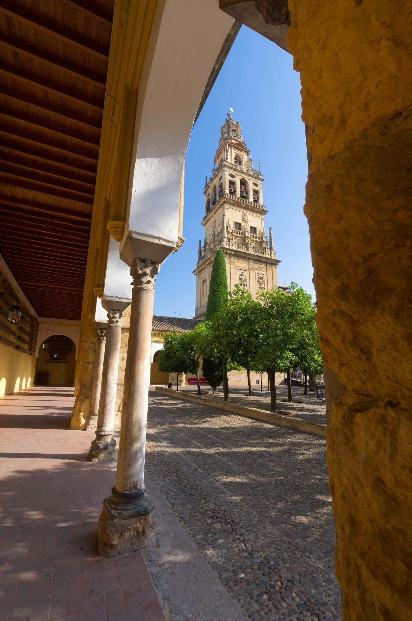 Sony Alpha NEX-F3 + Sony E 10-18mm F4 OSS sample photo. Mezquita. córdoba. photography