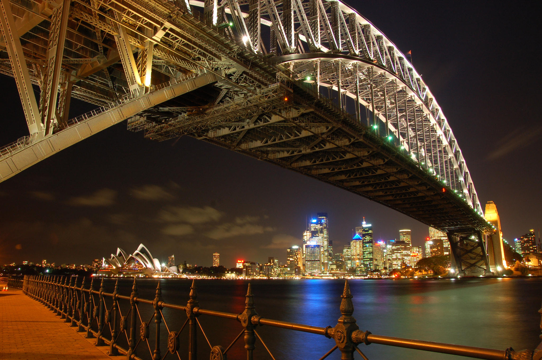 Nikon D50 + Nikon AF-S DX Nikkor 18-200mm F3.5-5.6G IF-ED VR sample photo. Sydney harbour bridge by night photography