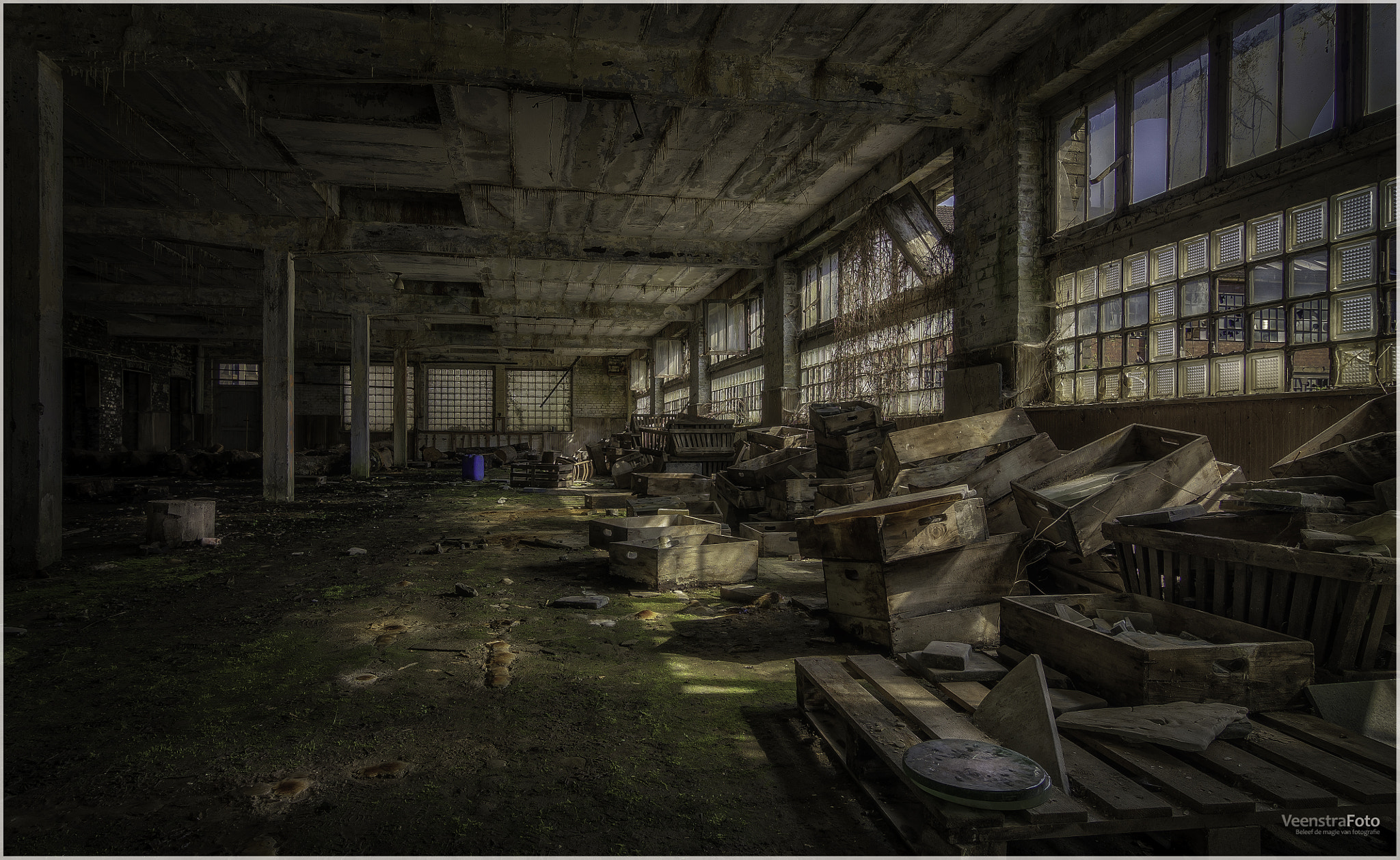 Tokina AT-X Pro 12-24mm F4 (IF) DX sample photo. Cristallerie saint val du lamert - crates photography