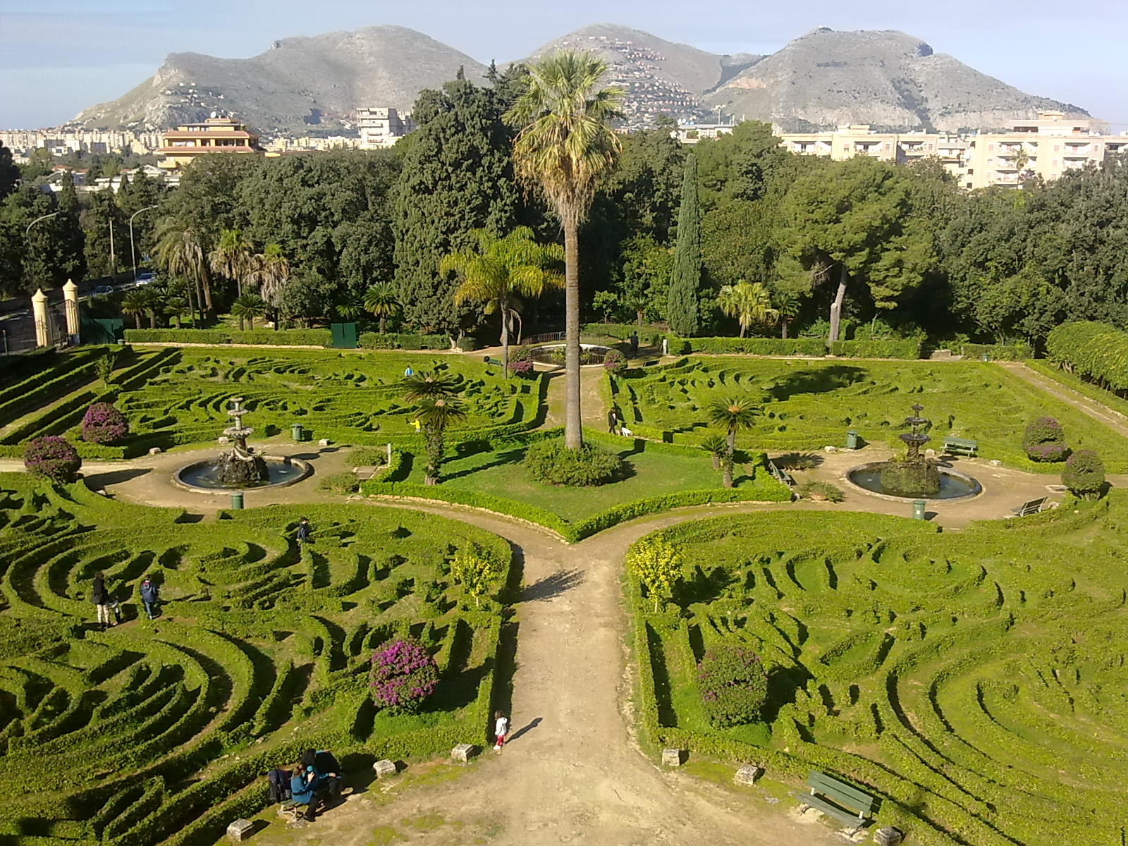 Nokia C6-00 sample photo. Labyrinth garden photography