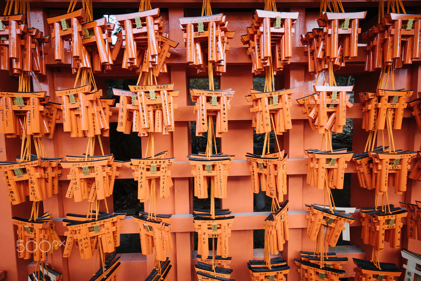 Sony a7 + Sony E 10-18mm F4 OSS sample photo. Famous shrine gates at fushimi inari-taisha photography