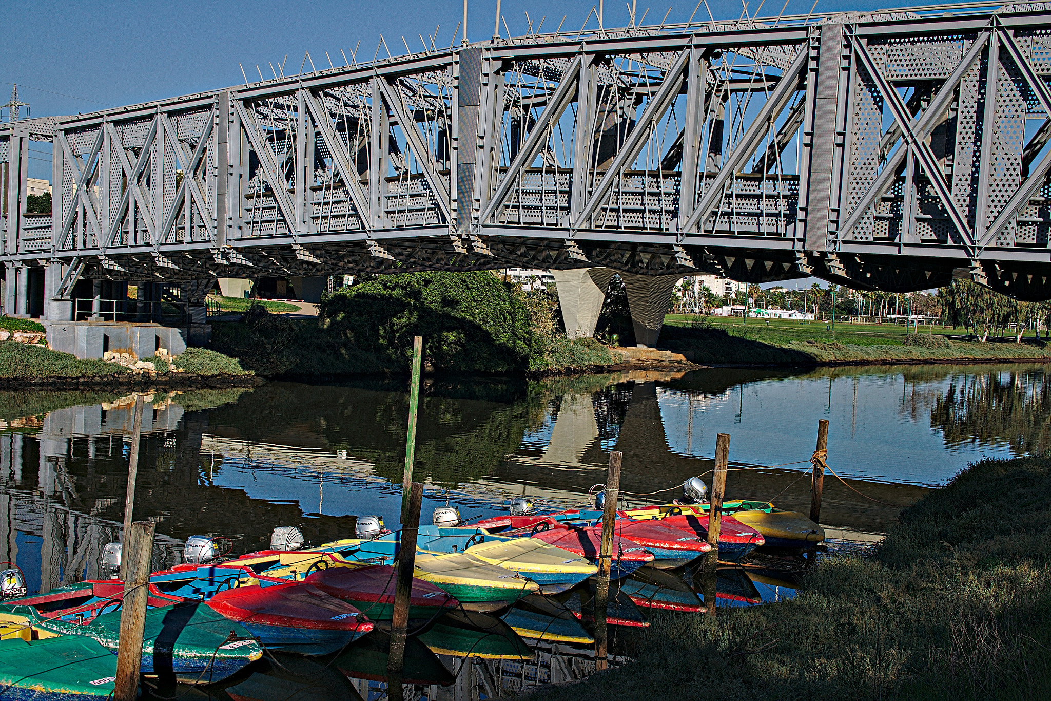 Sony Alpha NEX-5N + Sigma 30mm F2.8 EX DN sample photo. Bridge and boats photography