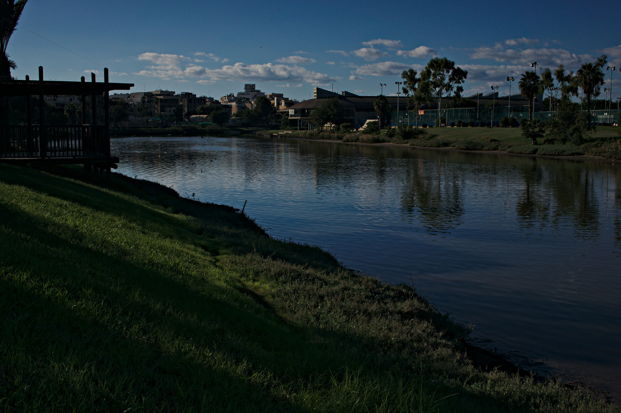 Sony Alpha NEX-5N + Sigma 30mm F2.8 EX DN sample photo. The club photography