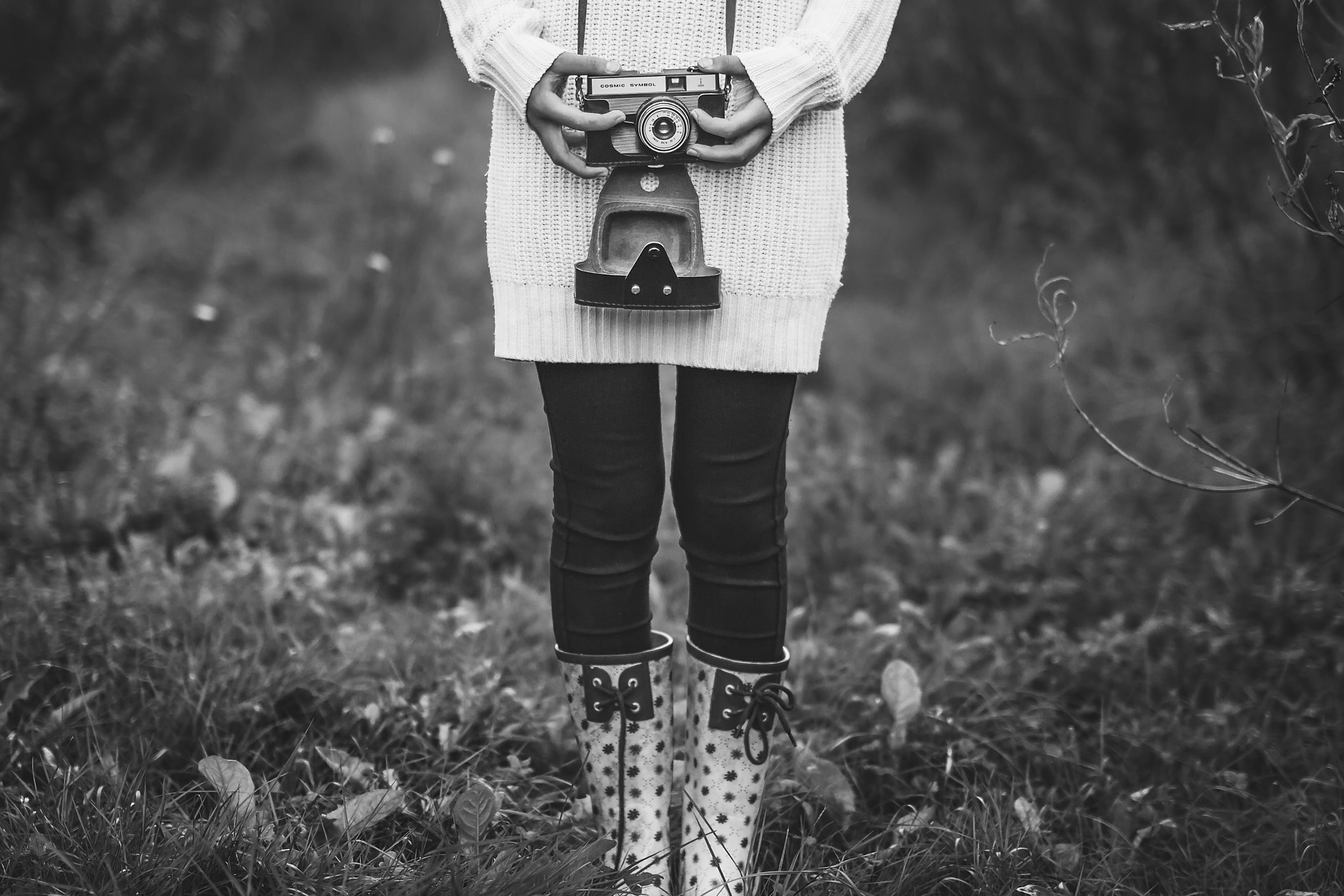 Sigma 50mm F1.4 EX DG HSM sample photo. Girl with camera photography