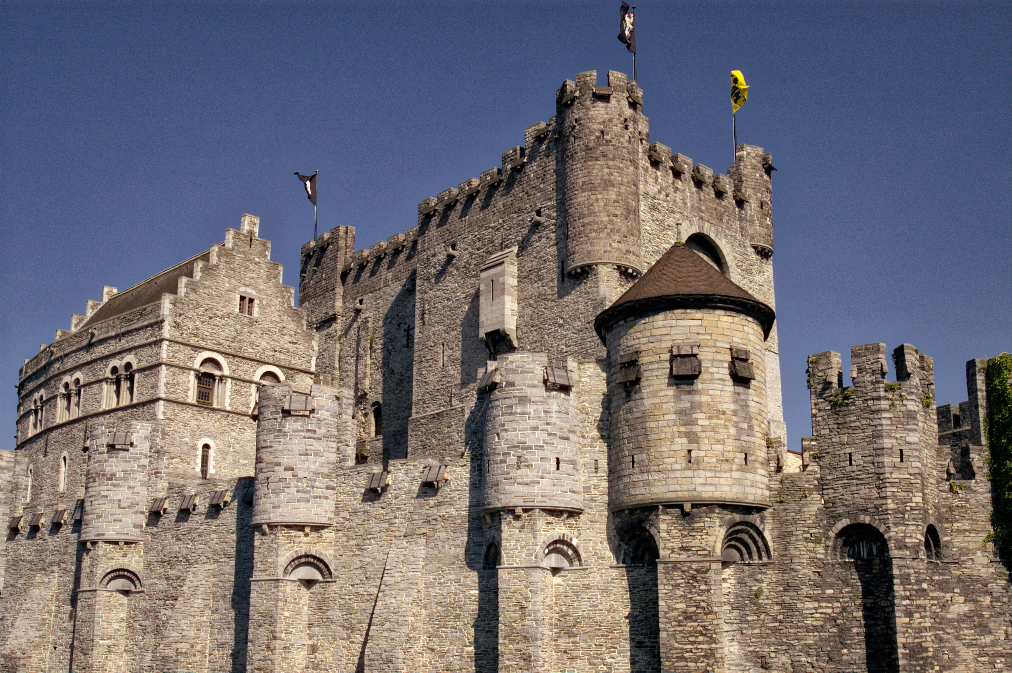 AF Zoom-Nikkor 28-80mm f/3.3-5.6G sample photo. Gravensteen castle @ gent photography