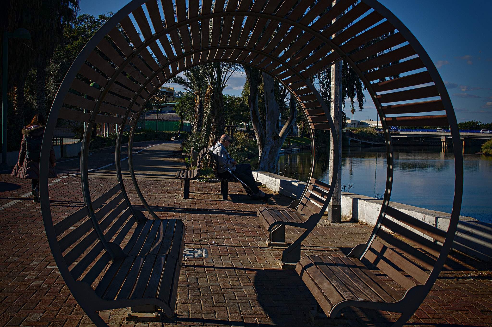 Sony Alpha NEX-5N + Sigma 30mm F2.8 EX DN sample photo. Sitting photography