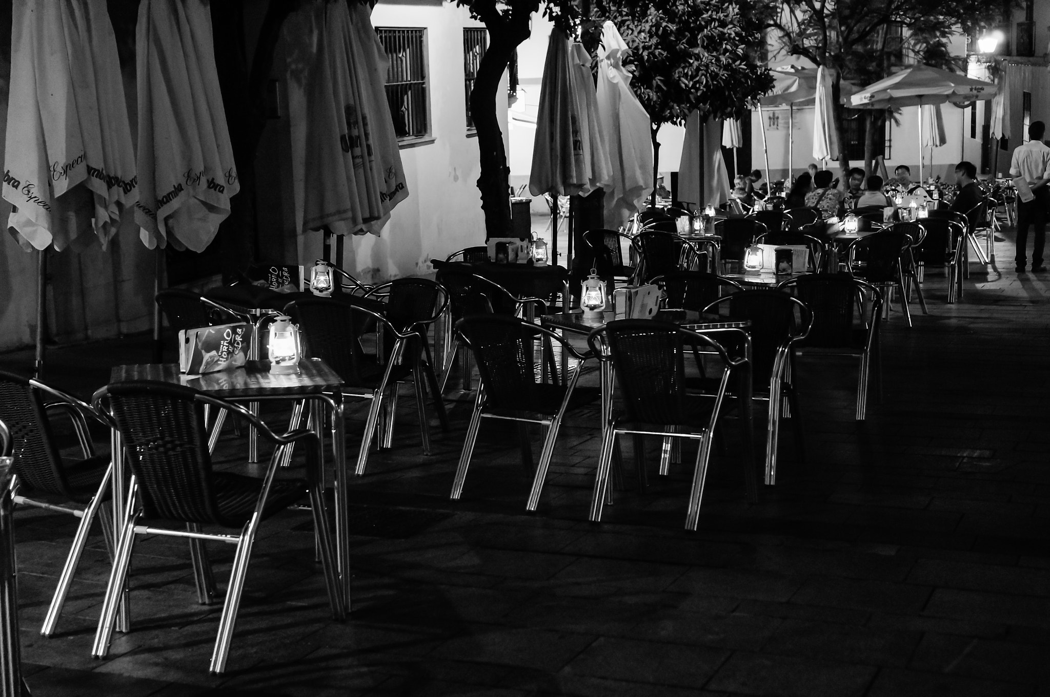 Sony Alpha NEX-F3 + Sony E 35mm F1.8 OSS sample photo. Street cafe. photography