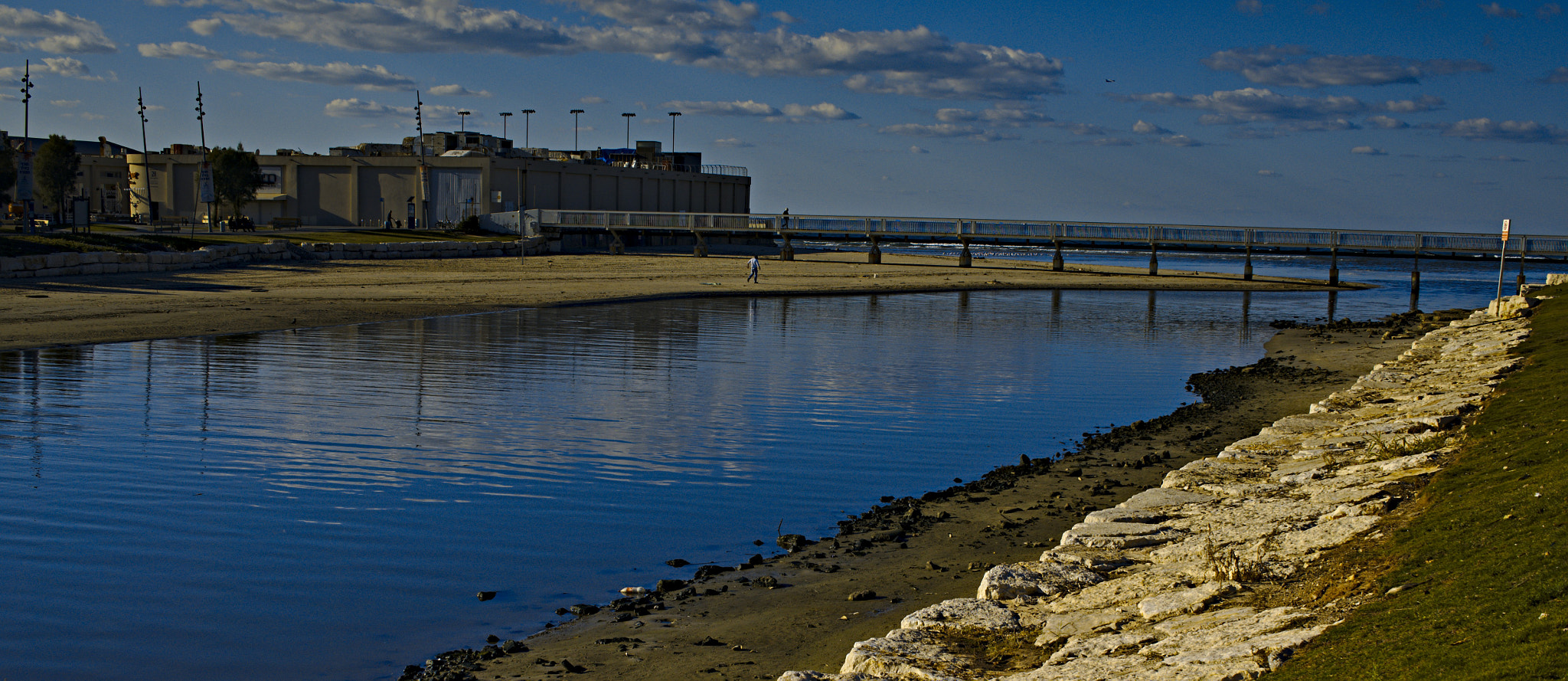 Sony Alpha NEX-5N + Sigma 30mm F2.8 EX DN sample photo. The harbour photography