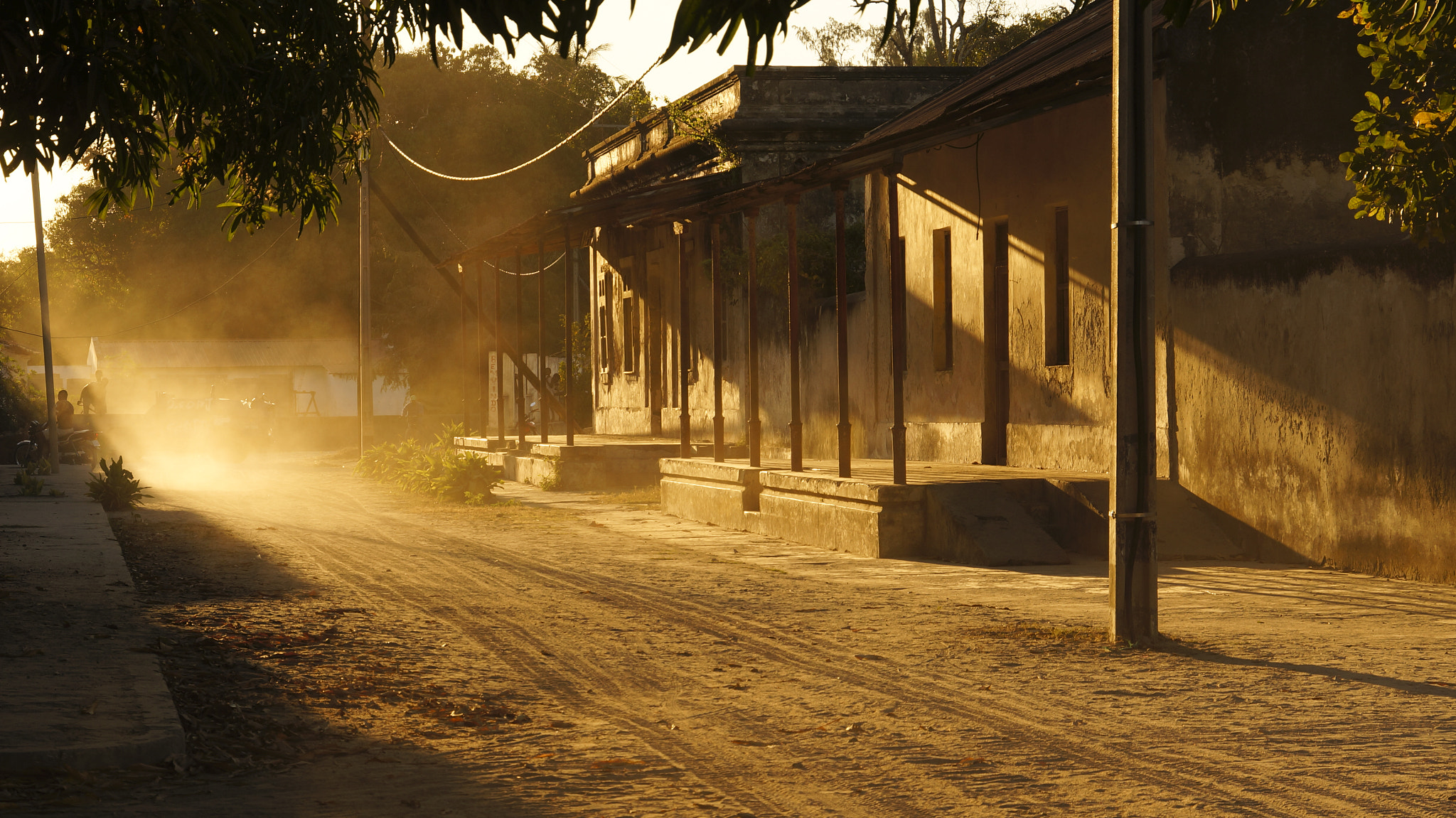 Sony E 18-200mm F3.5-6.3 OSS sample photo. Sunset in mozambique photography