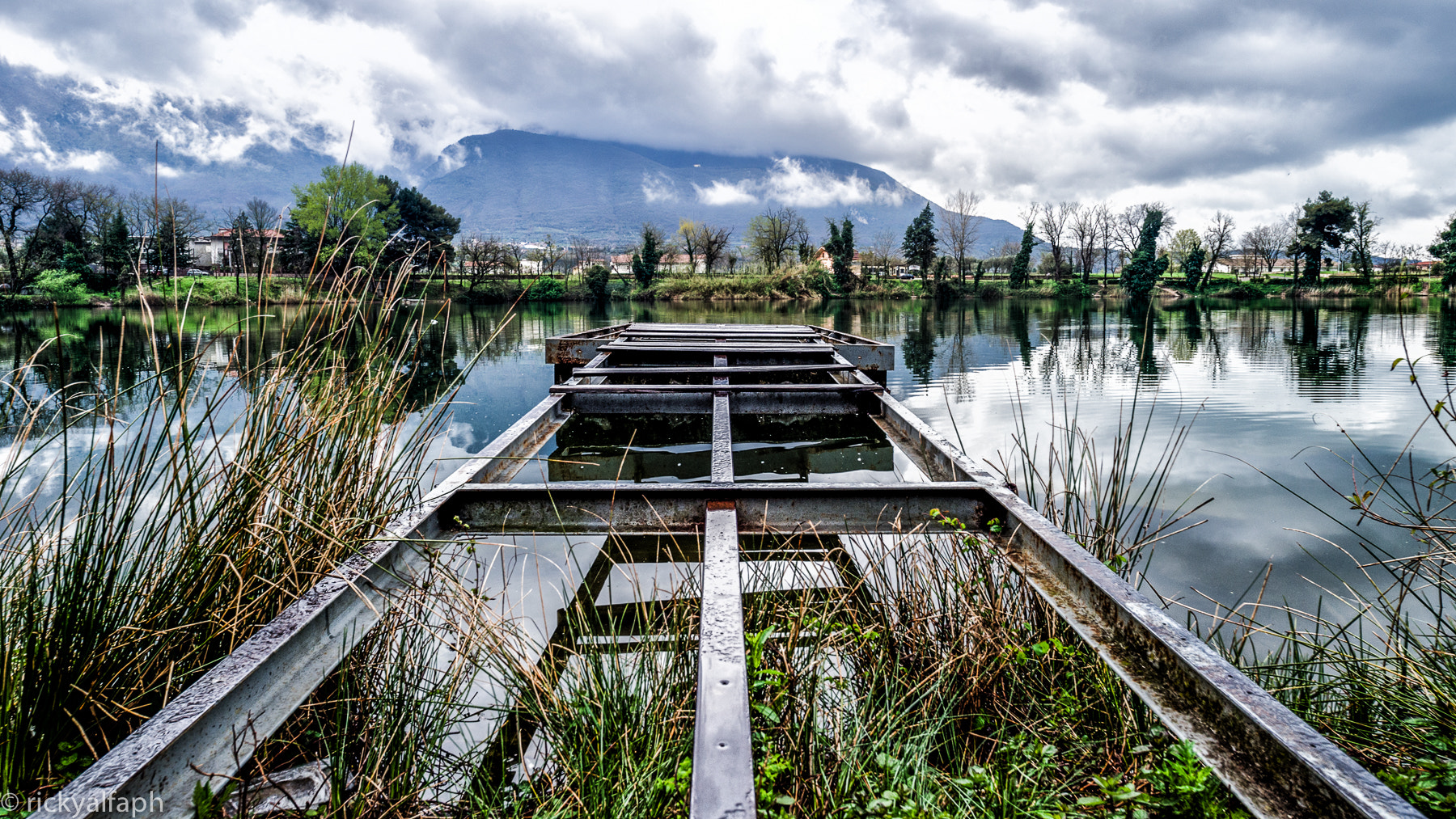 Sigma 14mm F2.8 EX Aspherical HSM sample photo. Lago telese 001 photography