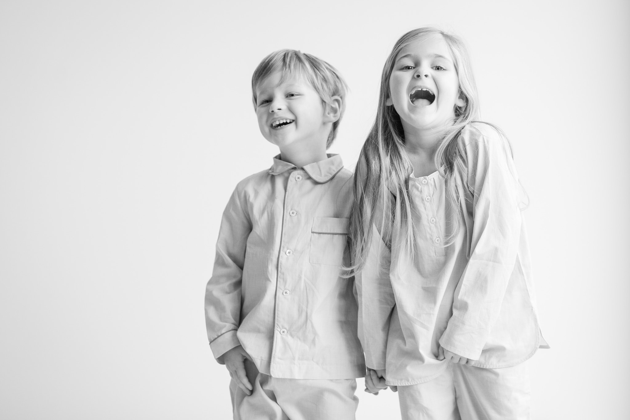 Nikon Df + Nikon AF Nikkor 105mm F2D DC sample photo. Mona & daan in their new pajamas photography