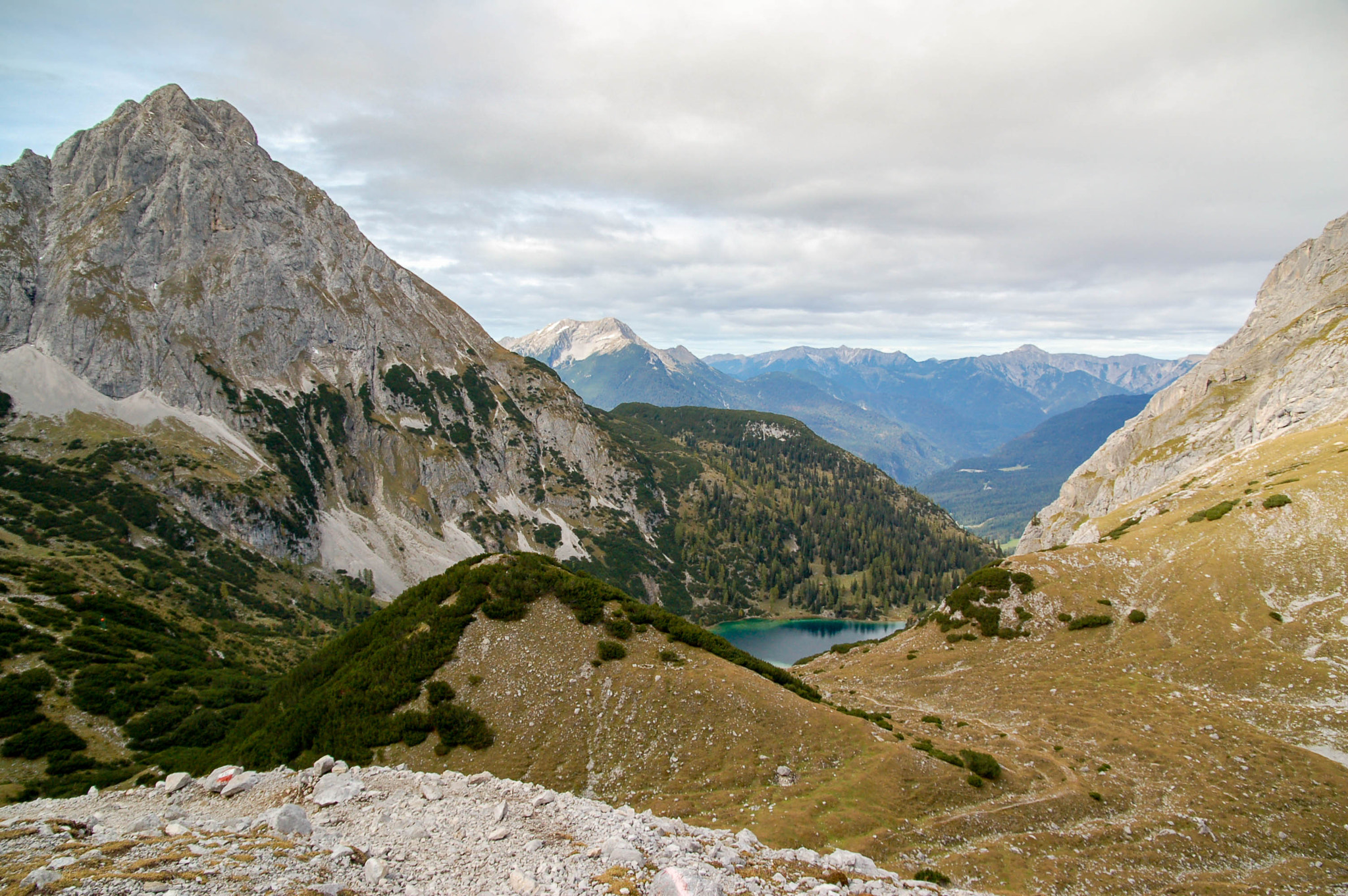 Sigma 17-70mm F2.8-4.5 DC Macro Asp. IF sample photo. On the way to the summit photography