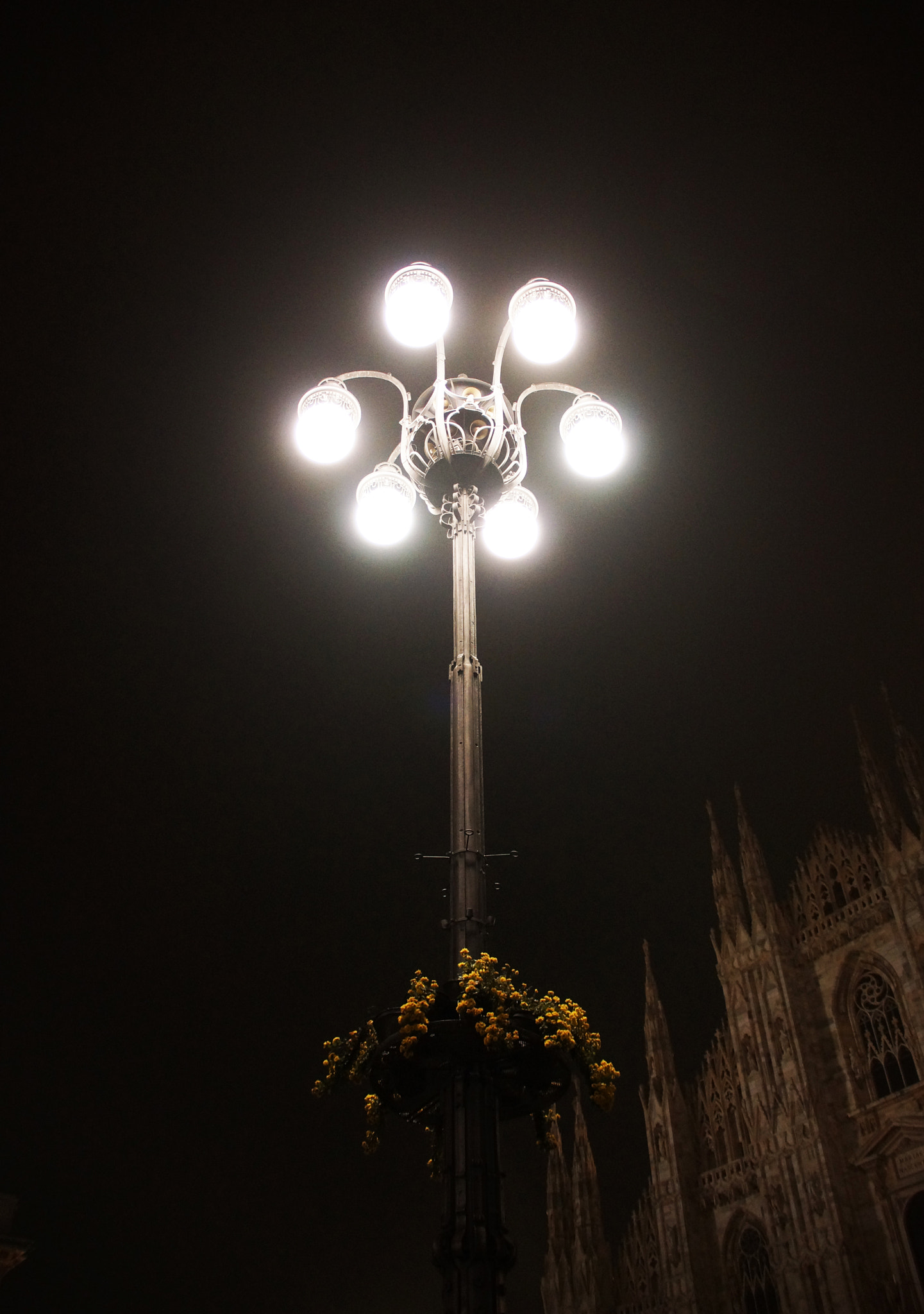 Sony SLT-A77 + DT 18-300mm F3.5-6.3 sample photo. Milan night photography