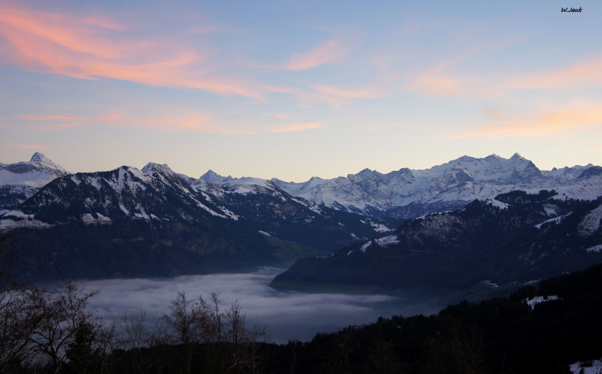 Sony Alpha DSLR-A500 + Sony DT 18-55mm F3.5-5.6 SAM sample photo. Peaks above clouds photography