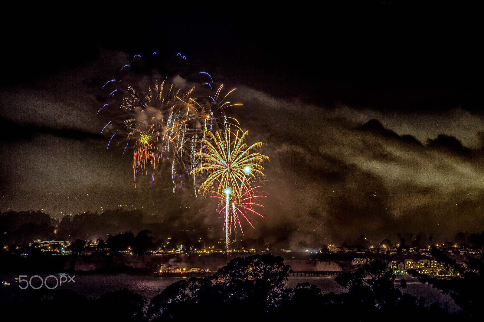 Canon EOS 6D + Tamron SP 150-600mm F5-6.3 Di VC USD sample photo. Fireworks in capitola photography