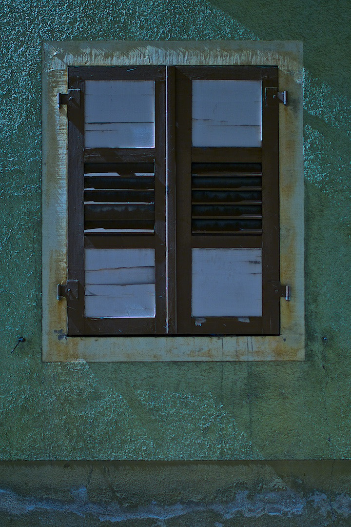 Pentax K-7 + Pentax smc DA 35mm F2.4 AL sample photo. Old window in modern light photography