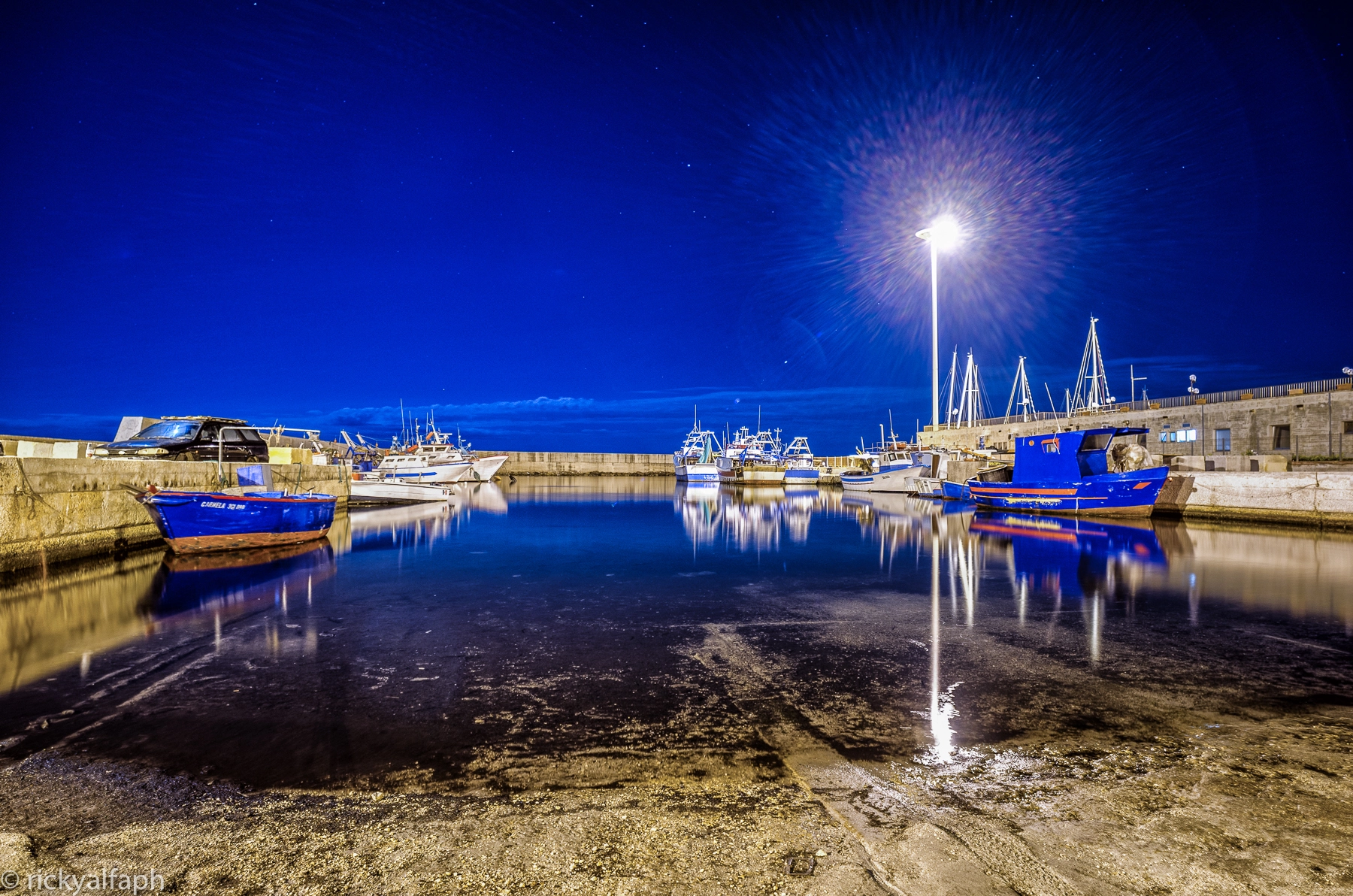 Sigma 14mm F2.8 EX Aspherical HSM sample photo. Campomarino - il porto 001 photography