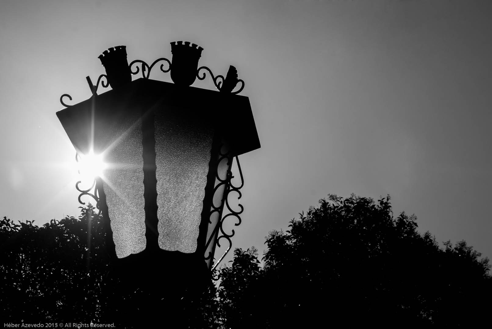 Sigma 28-200mm F3.5-5.6 Compact Aspherical Hyperzoom Macro sample photo. Street lamp photography
