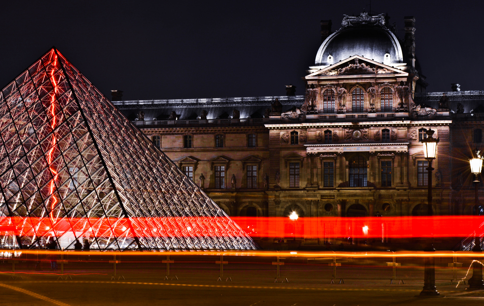 AF Zoom-Nikkor 28-80mm f/3.3-5.6G sample photo. Le louvre photography