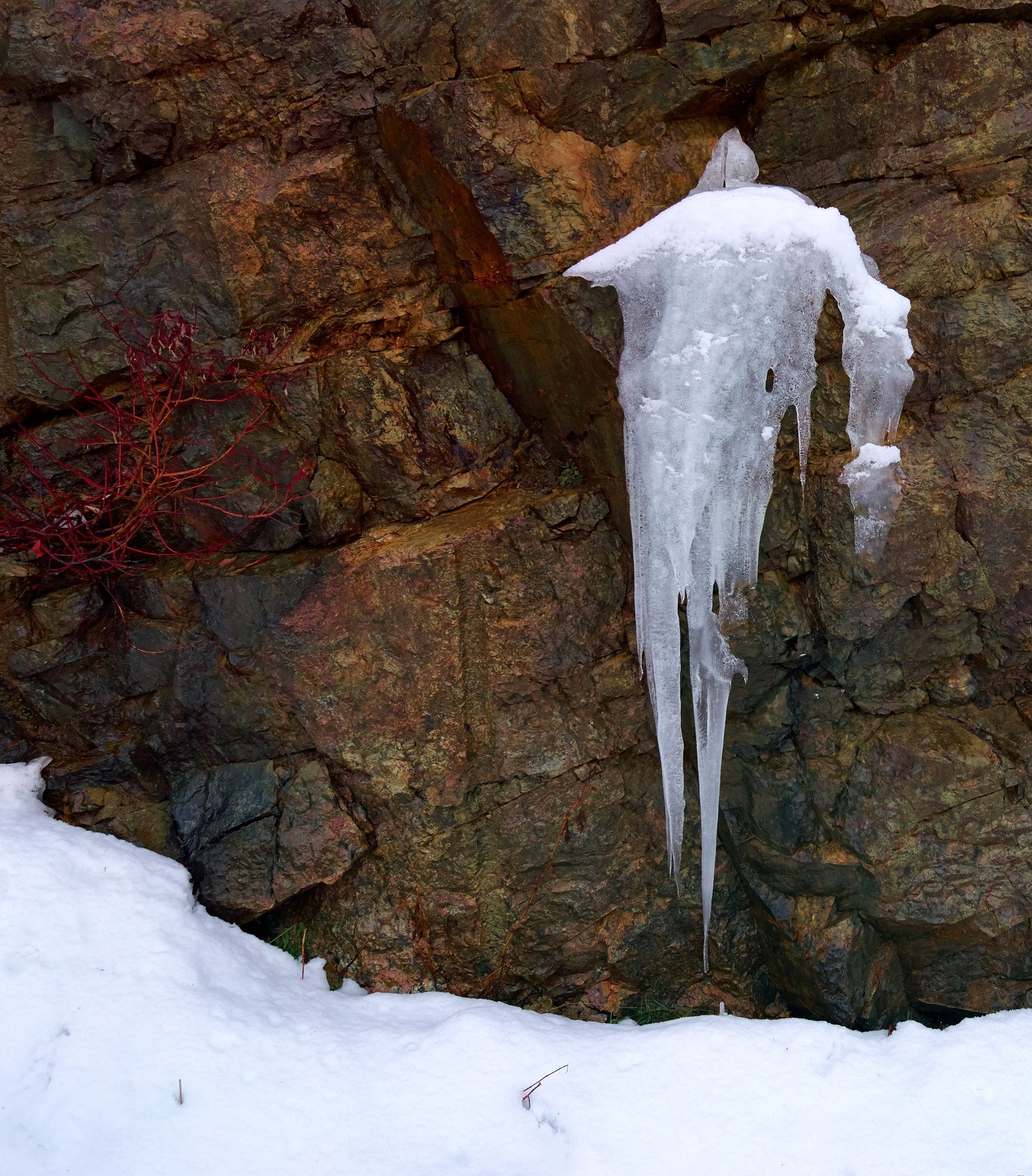 Leica S (TYP 006) sample photo. Ice and rock photography