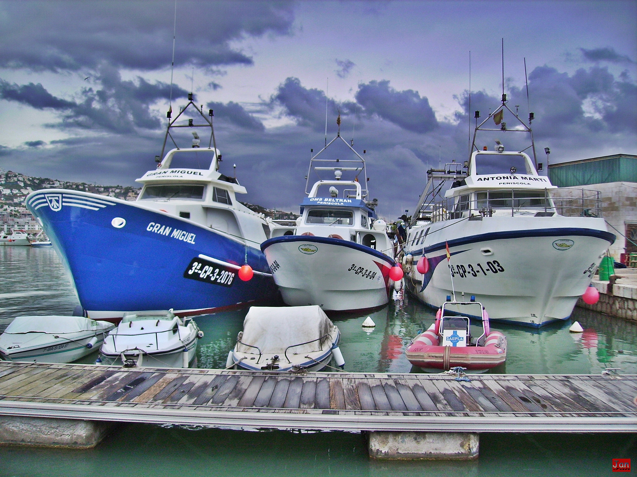 Benq DC C520 sample photo. Barcos pesqueros = fishing boats photography