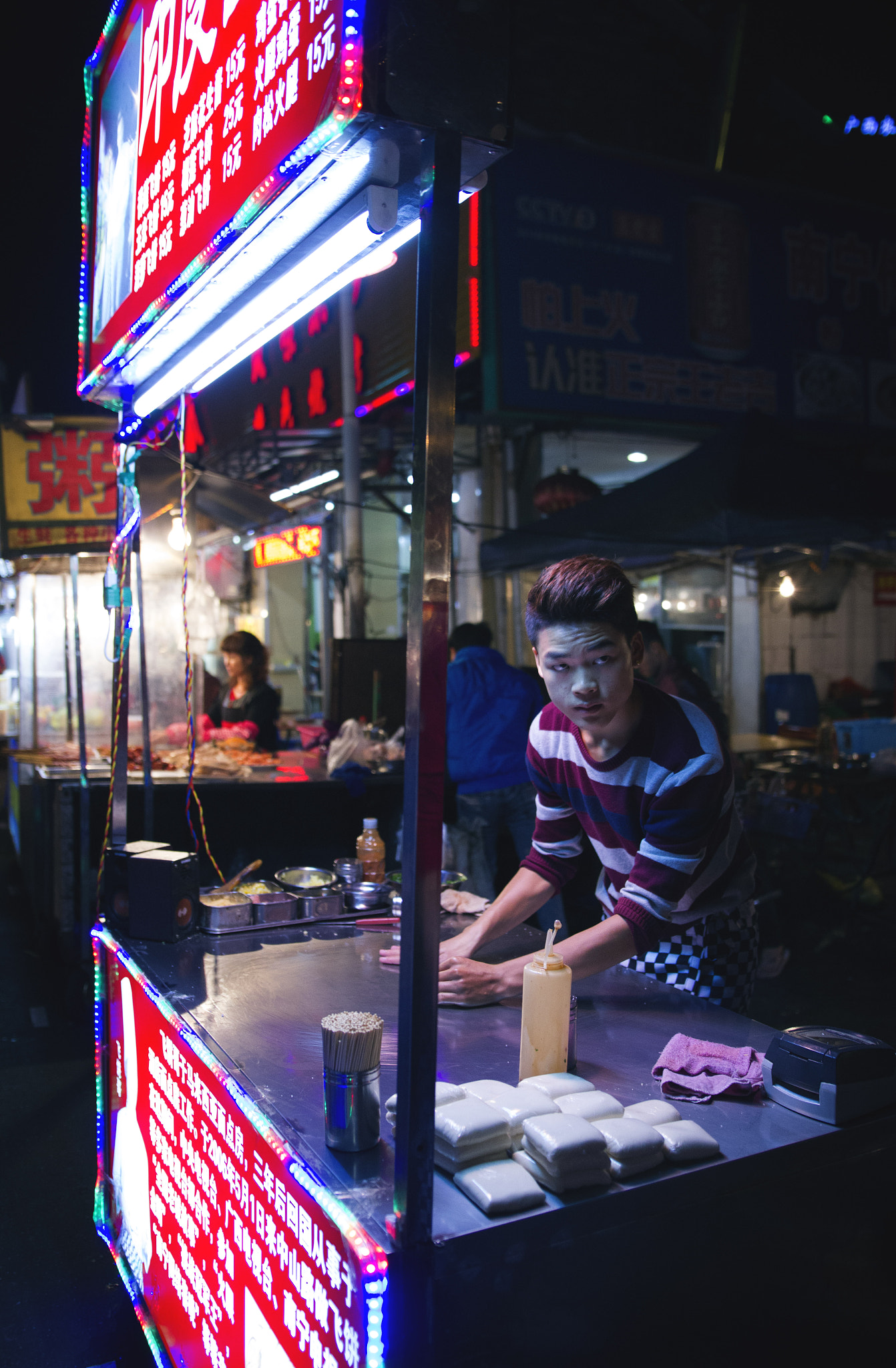 Sigma 18-35mm f/1.8 DC HSM sample photo. Food cart in nanning photography