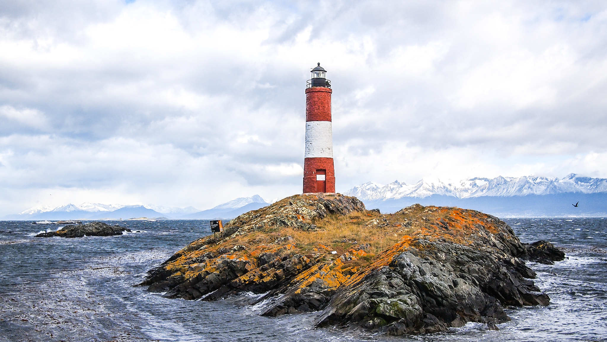 Olympus PEN E-PL1 + Panasonic Lumix G 20mm F1.7 ASPH sample photo. Les eclaireurs lighthouse, ushuaia photography
