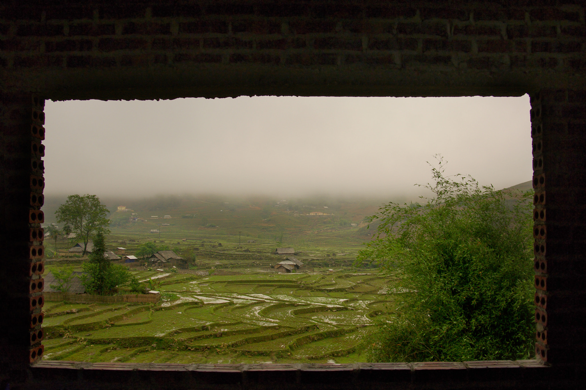Pentax smc DA 17-70mm F4.0 AL (IF) SDM sample photo. Through the window... photography