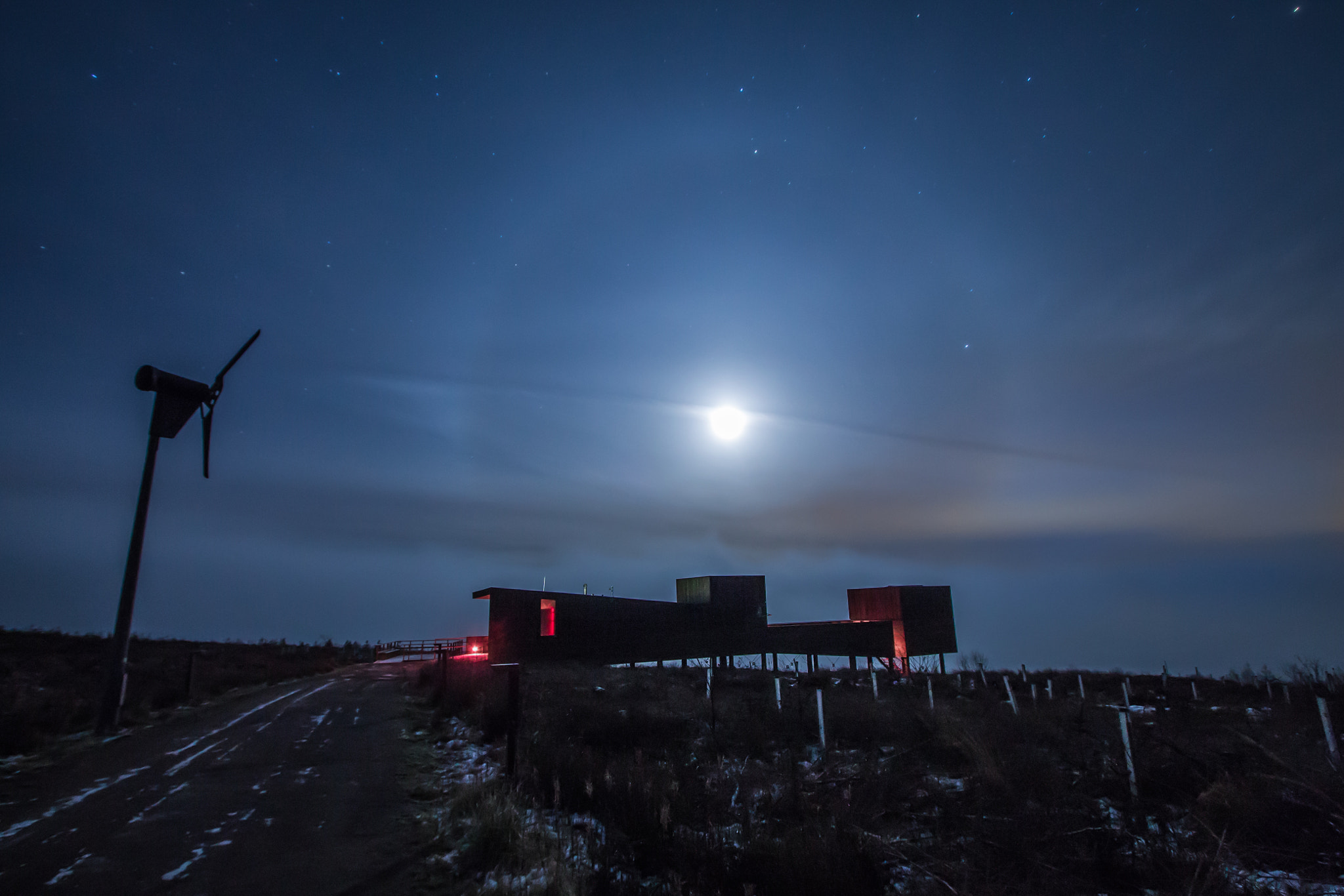 Canon EF-S 10-22mm F3.5-4.5 USM sample photo. A lunar halo over kielder observatory photography