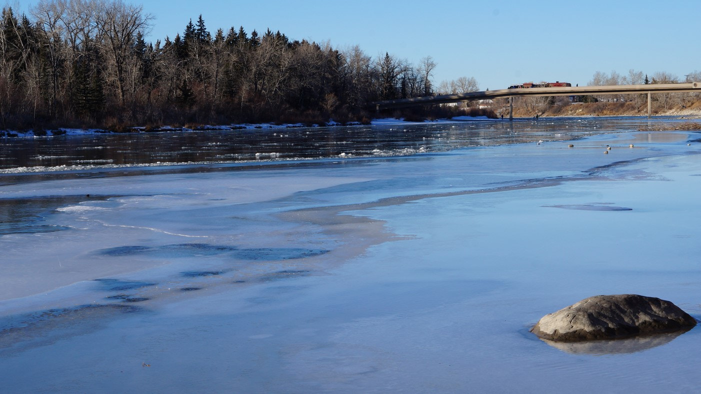 Sony Alpha NEX-3N + Sony E 50mm F1.8 OSS sample photo. Frozen river photography