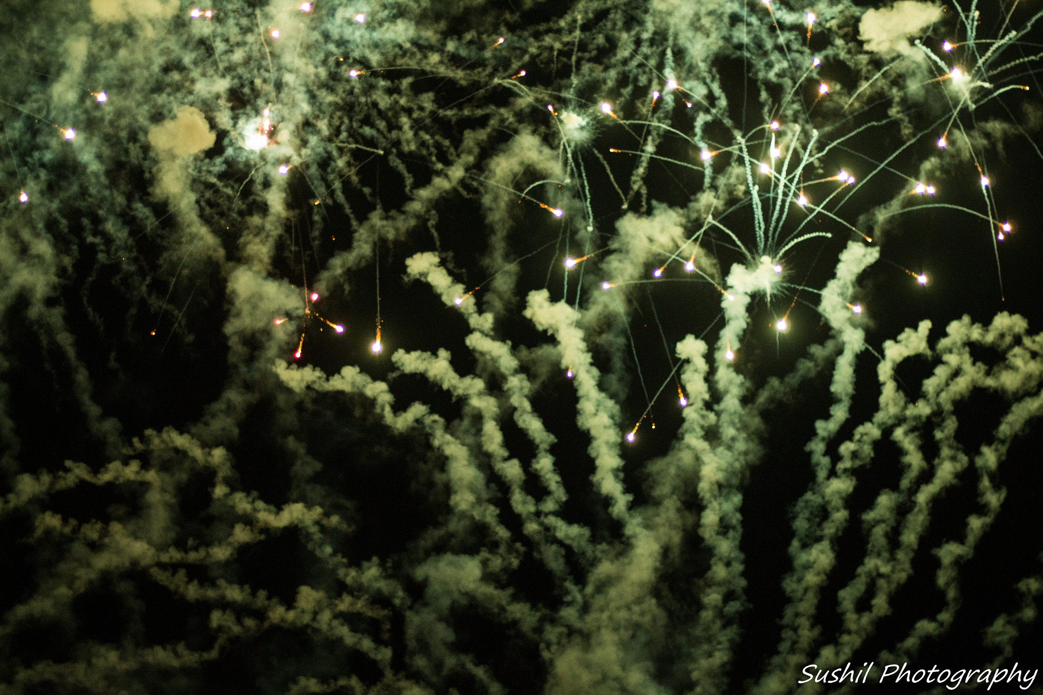 Canon EOS 700D (EOS Rebel T5i / EOS Kiss X7i) + Canon EF 50mm F1.8 II sample photo. Fireworks.jpg photography