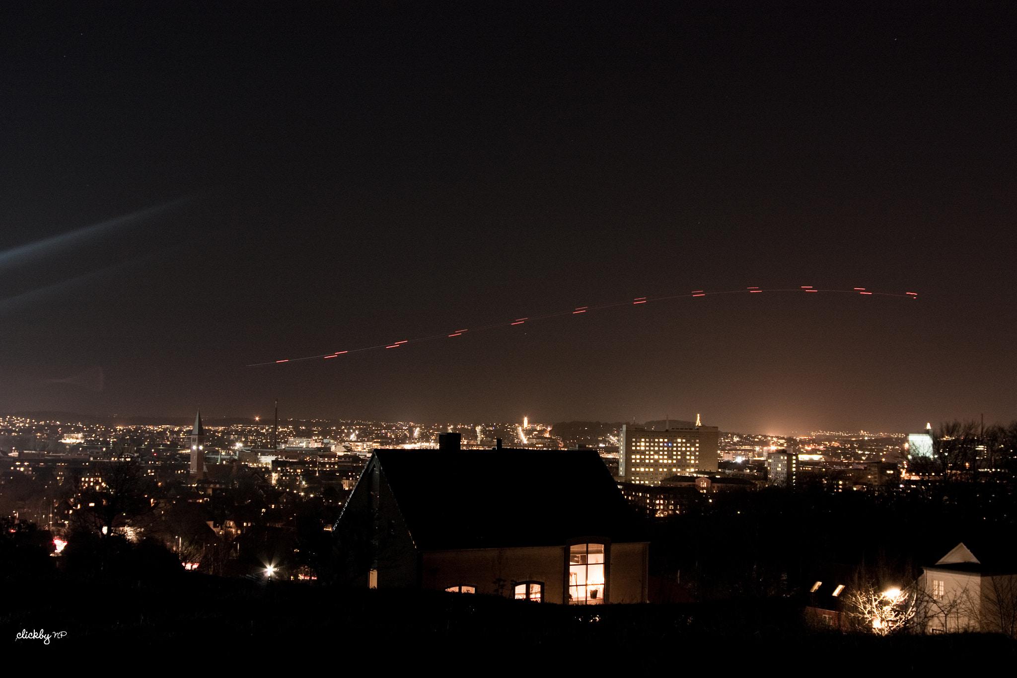 Canon EOS 450D (EOS Rebel XSi / EOS Kiss X2) sample photo. Plane caught in the exposure photography