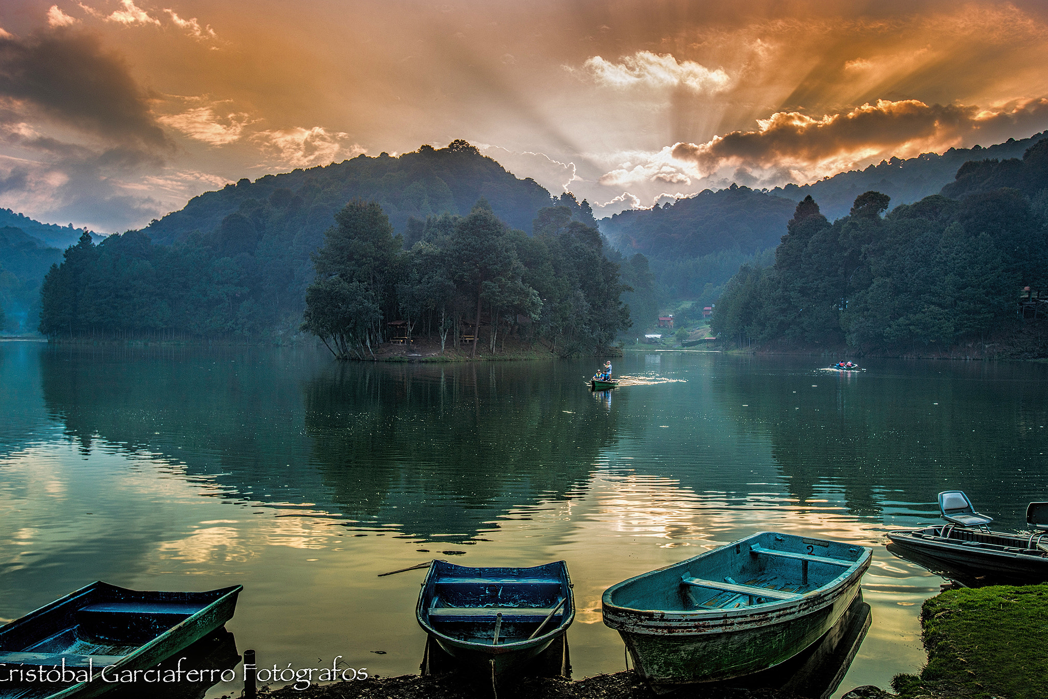 Sony a7R + Canon EF 16-35mm F2.8L USM sample photo. Sunshine at the lake photography