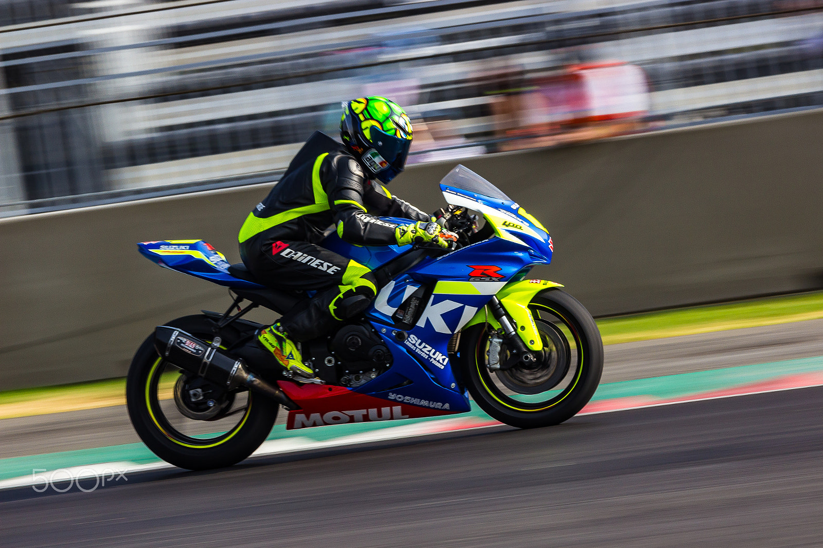 Canon EF 70-200mm F4L IS USM sample photo. Moto photography