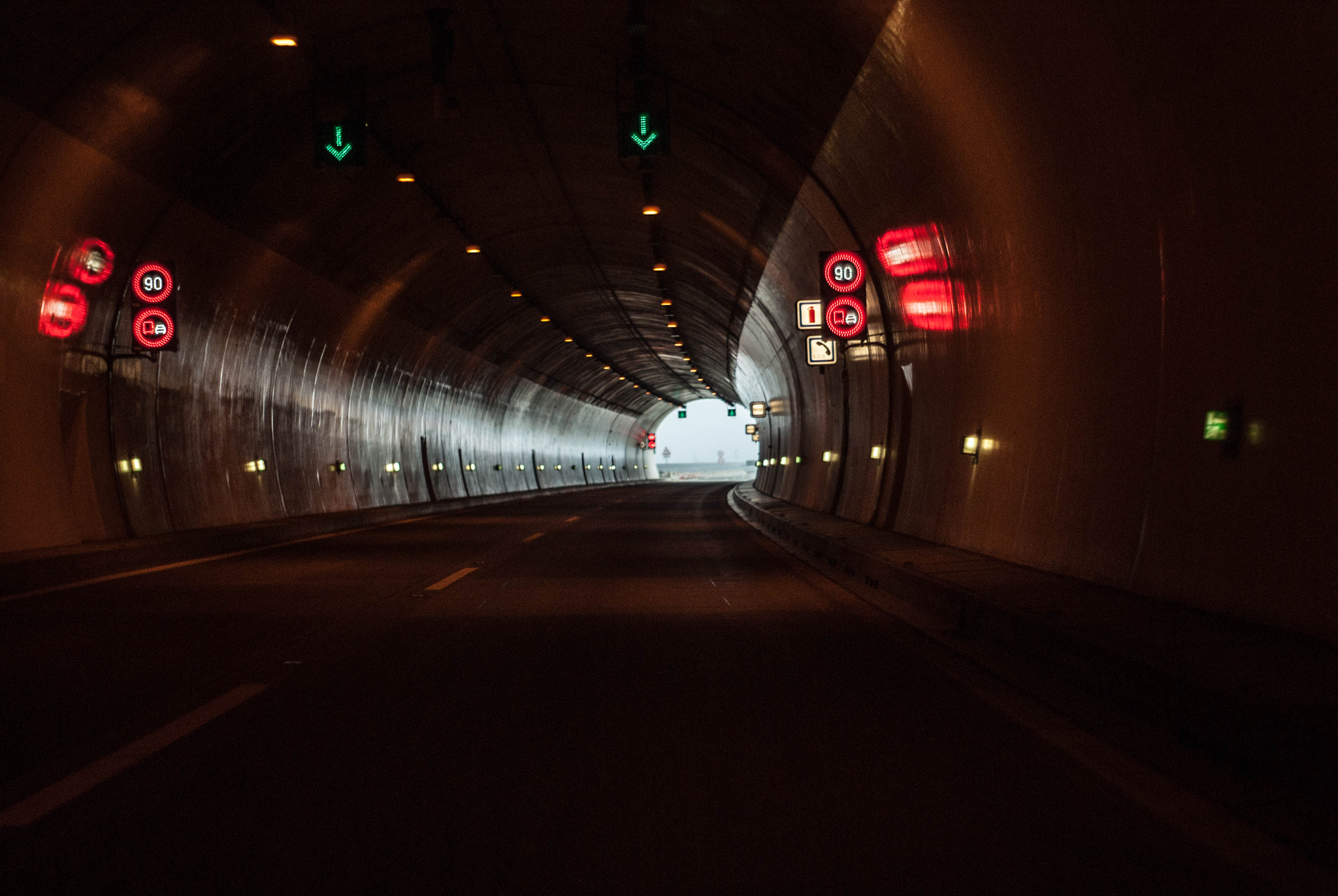 Sony Alpha DSLR-A200 + Minolta AF 50mm F1.7 sample photo. Highway tunnel photography