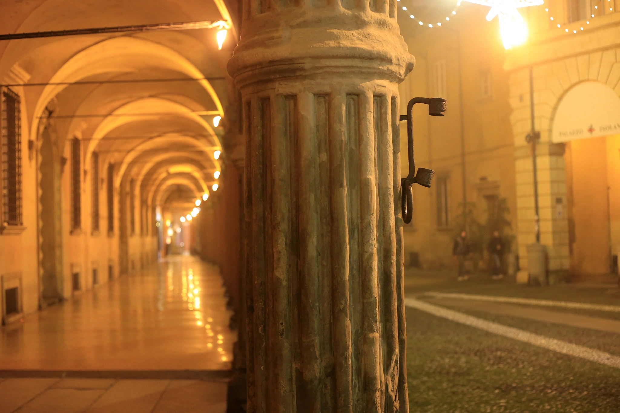 Canon EOS-1D X + Canon EF 50mm F1.8 II sample photo. Piazza santo stefano photography