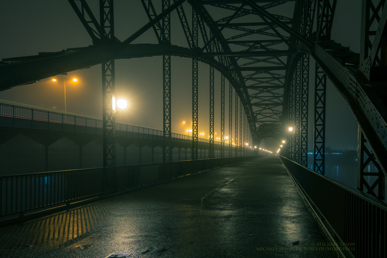 Samsung NX30 + Samsung NX 12-24mm F4-5.6 ED sample photo. Suederelbe im dunst photography